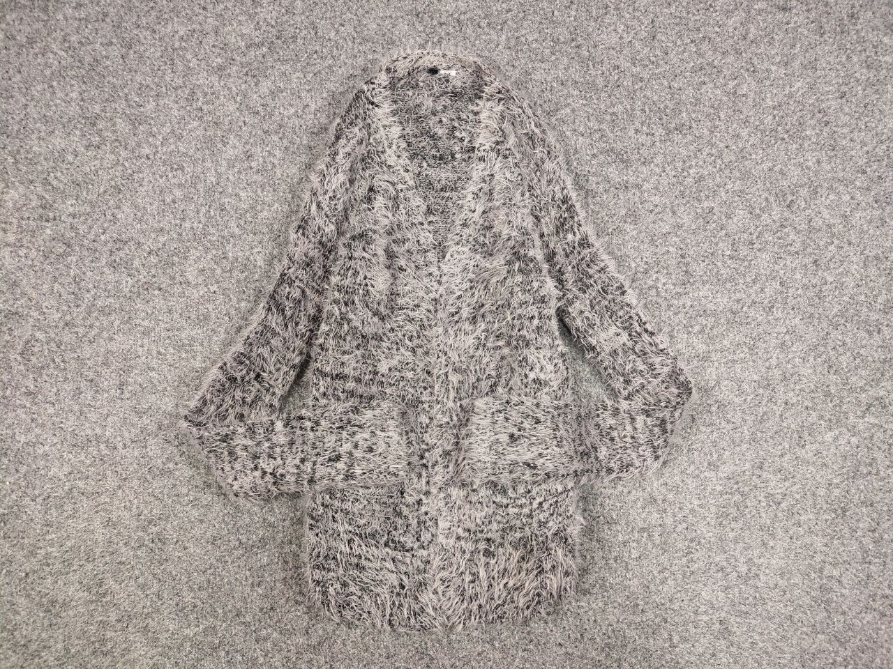 Japanese Brand Vintage 90's Japanese Gray Mohair Style Fuzzy Cardigan Hype Size S / US 4 / IT 40 - 14 Thumbnail
