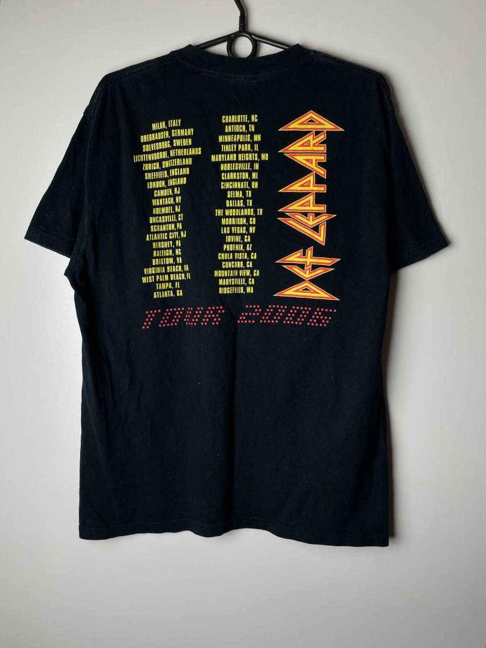 Vintage Def Lepard vintage t-shirt size L Size US L / EU 52-54 / 3 - 3 Thumbnail