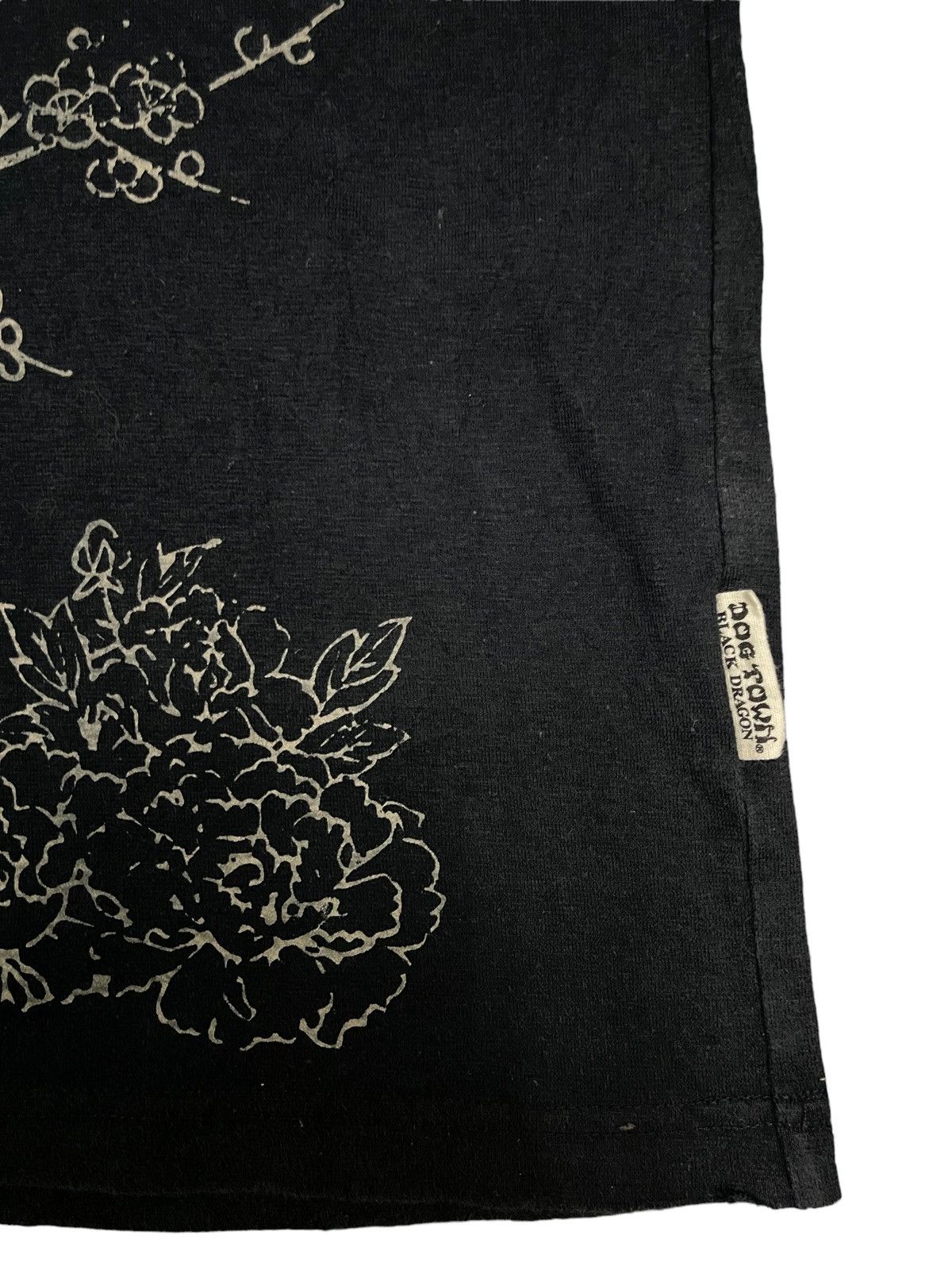 Dogtown Vintage Dog town Black Dragon Overprint Tshirt Size US L / EU 52-54 / 3 - 5 Thumbnail
