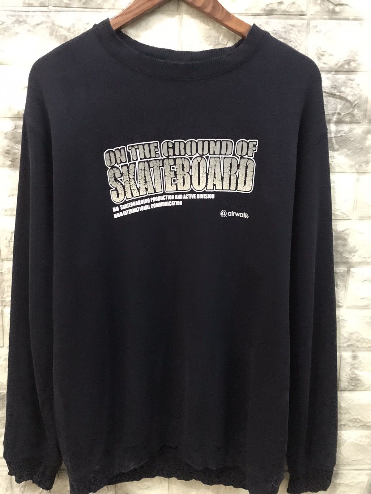 image of Vintage Airwalk Skateboard Sweater in Black, Men's (Size Large)