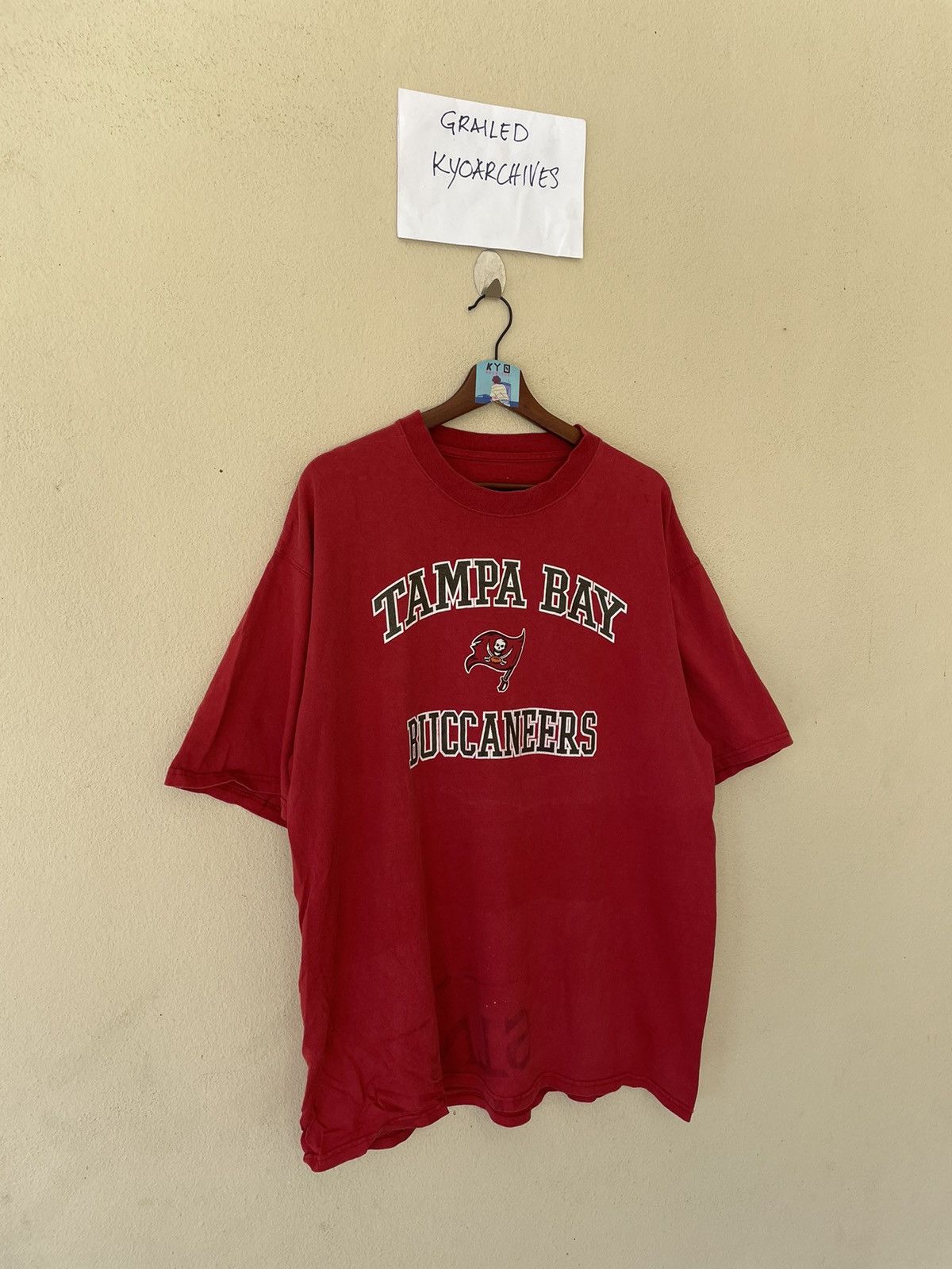 NFL TAMPA BAY BUCCANEERS TEE Size US XL / EU 56 / 4 - 2 Thumbnail