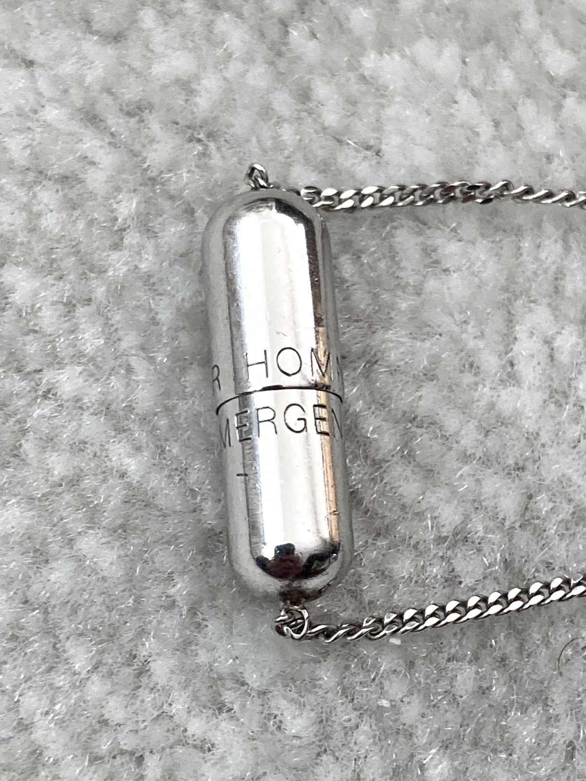 Dior × Hedi Slimane S/S 2002 Emergency Pill Bracelet Size ONE SIZE - 3 Thumbnail