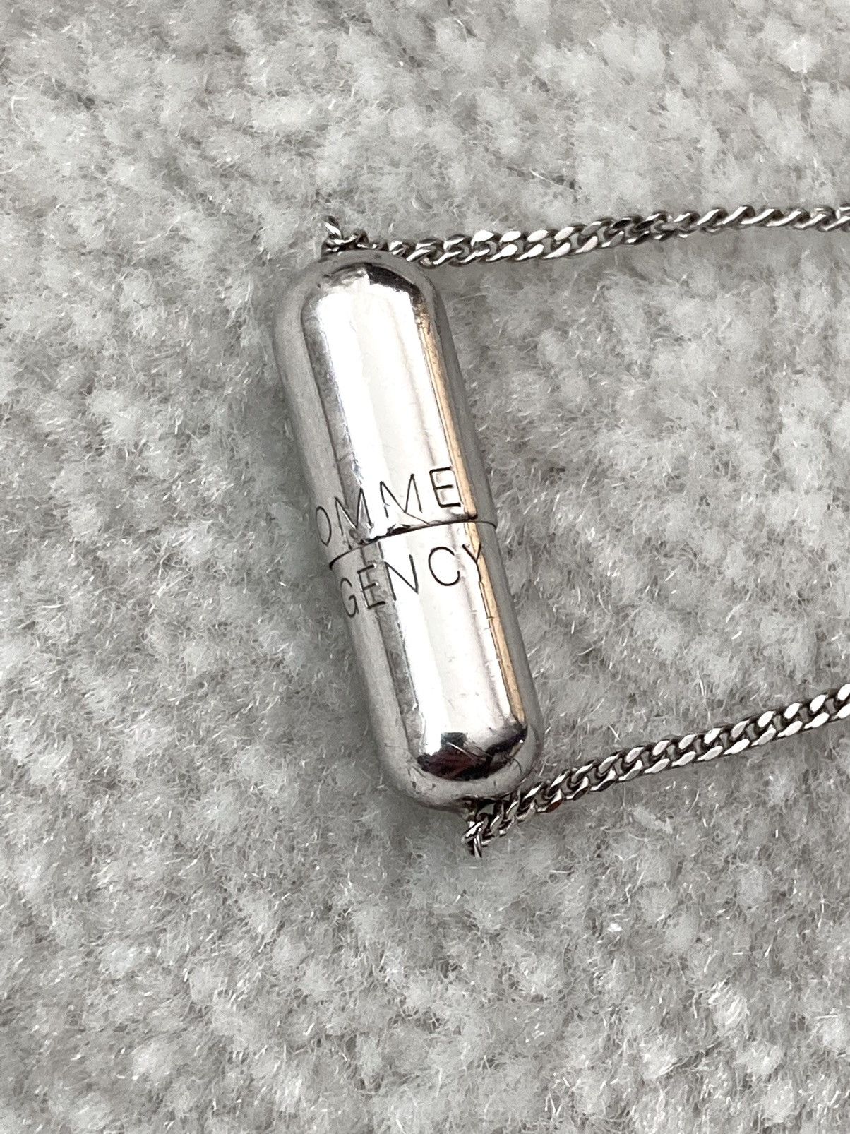Dior × Hedi Slimane S/S 2002 Emergency Pill Bracelet Size ONE SIZE - 4 Thumbnail