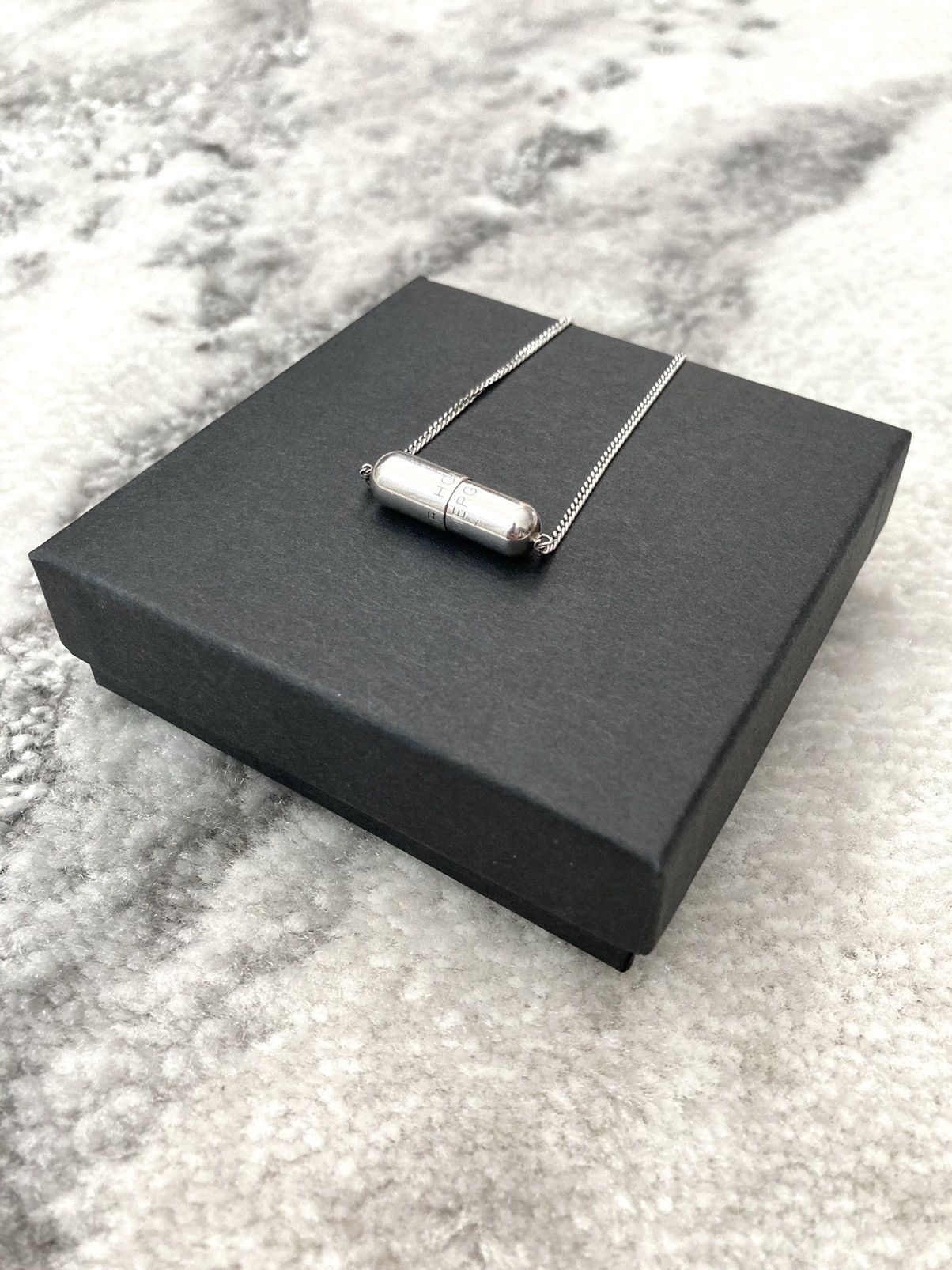 Dior × Hedi Slimane S/S 2002 Emergency Pill Bracelet Size ONE SIZE - 8 Thumbnail