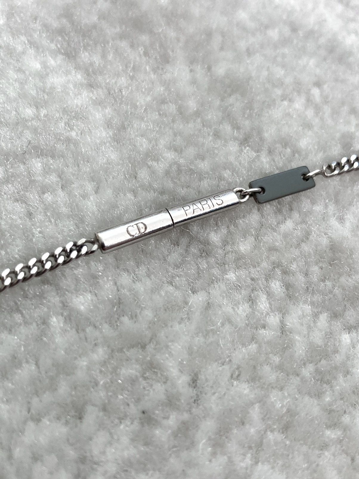 Dior × Hedi Slimane A/W 2003 “Luster” Emergency Pill Necklace Size ONE SIZE - 7 Thumbnail
