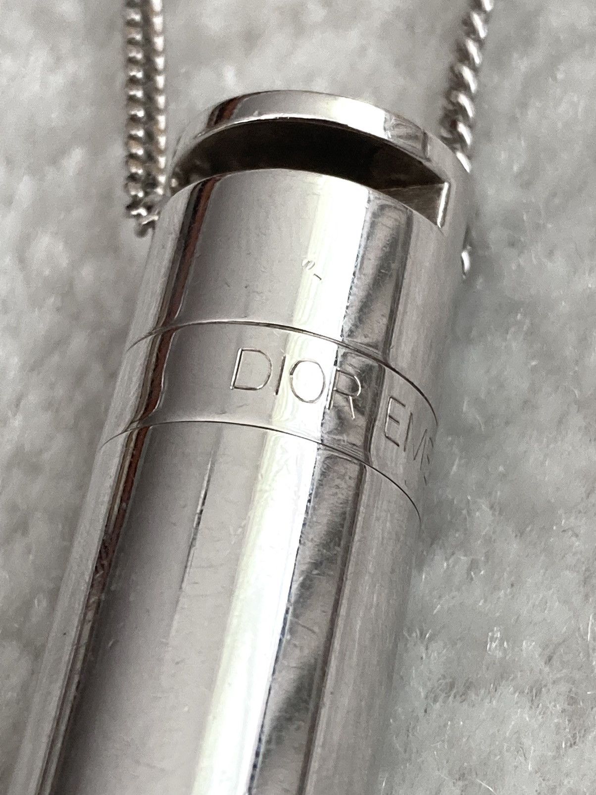 Dior × Hedi Slimane A/W 2003 “Luster” Emergency Pill Necklace Size ONE SIZE - 4 Thumbnail