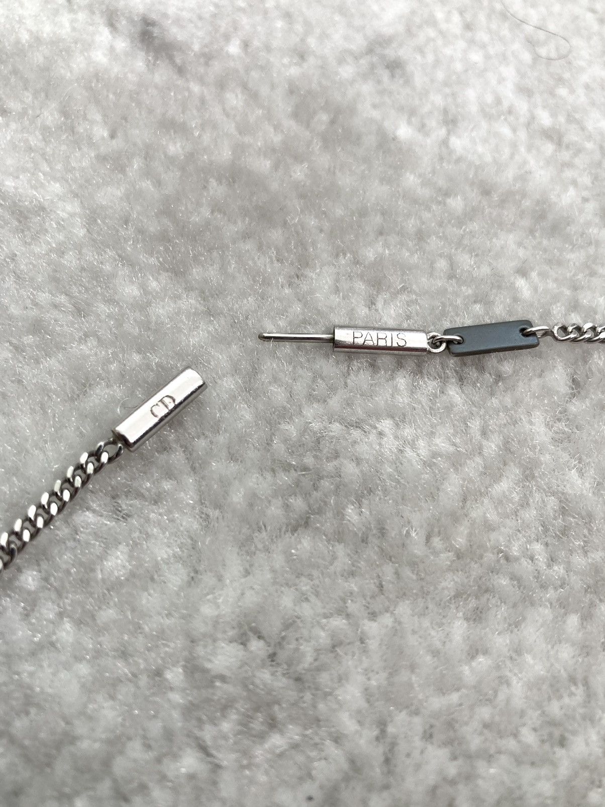 Dior × Hedi Slimane A/W 2003 “Luster” Emergency Pill Necklace Size ONE SIZE - 9 Thumbnail