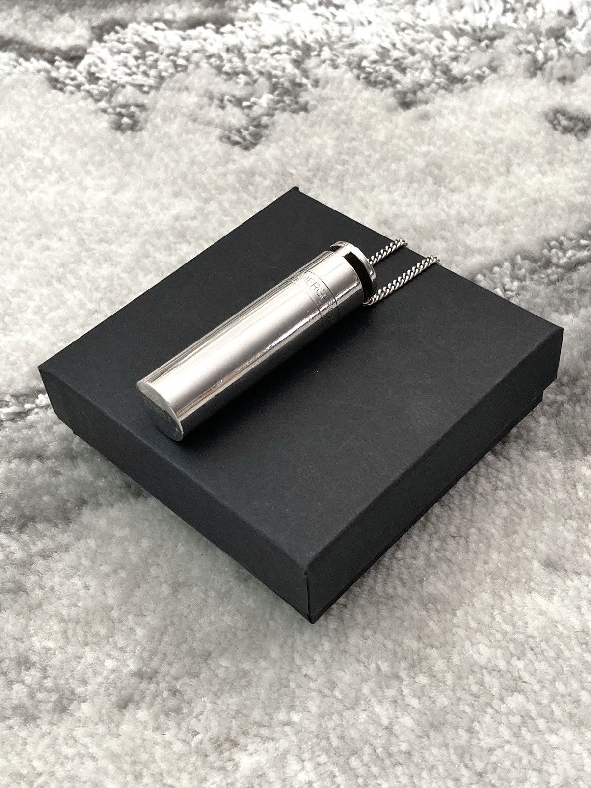 Dior × Hedi Slimane A/W 2003 “Luster” Emergency Pill Necklace Size ONE SIZE - 11 Thumbnail