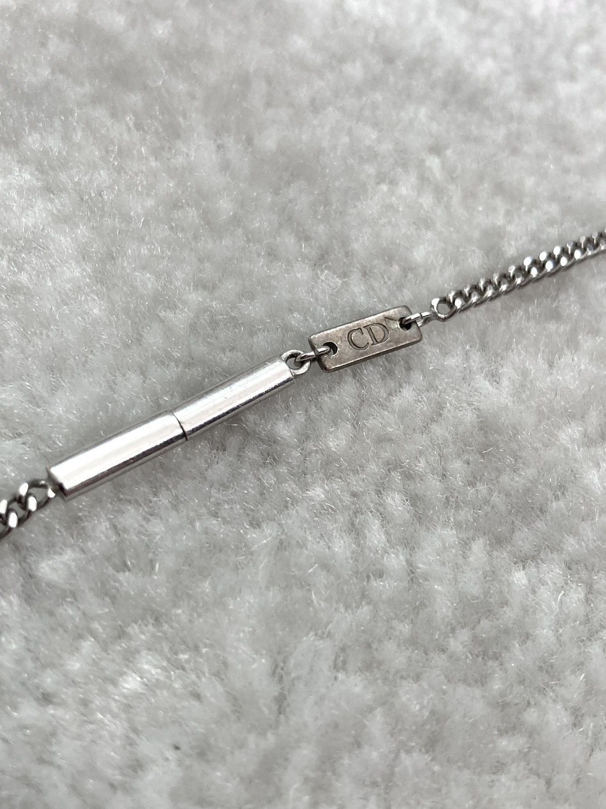 Dior × Hedi Slimane A/W 2003 “Luster” Emergency Pill Necklace Size ONE SIZE - 8 Thumbnail