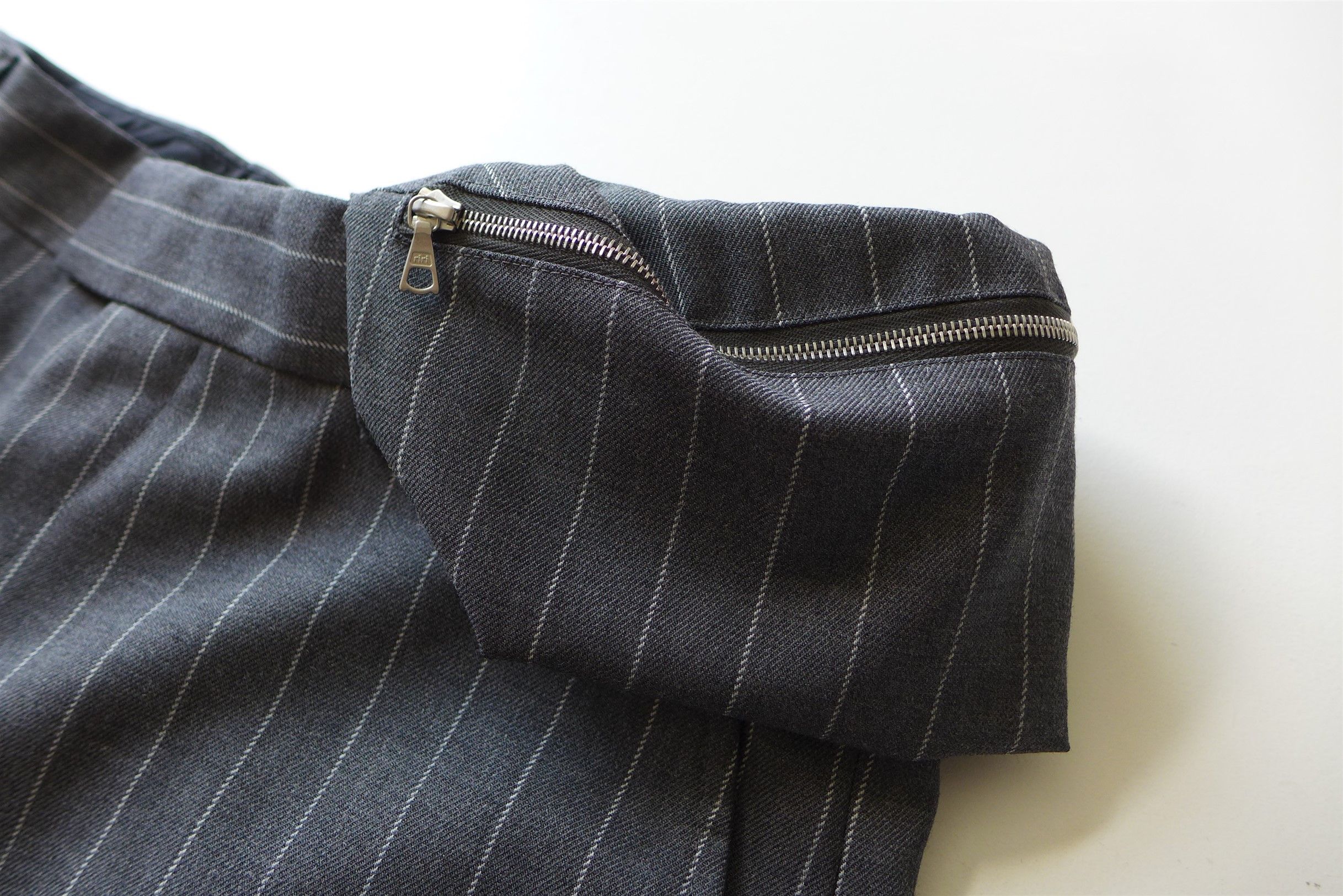 Dries Van Noten Dries Van Noten Prowse Trousers w/ Pouch -- Grey Pinstripe Size US 34 / EU 50 - 4 Thumbnail