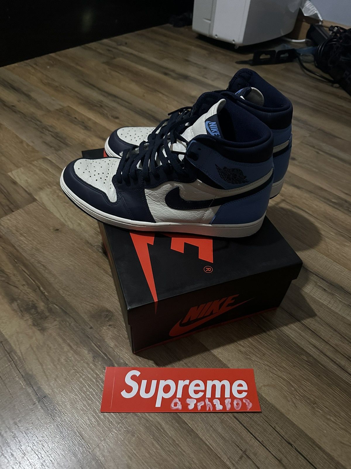 Jordan Brand × Nike Jordan 1 Retro High Obsidian UNC Size US 12 / EU 45 - 3 Thumbnail