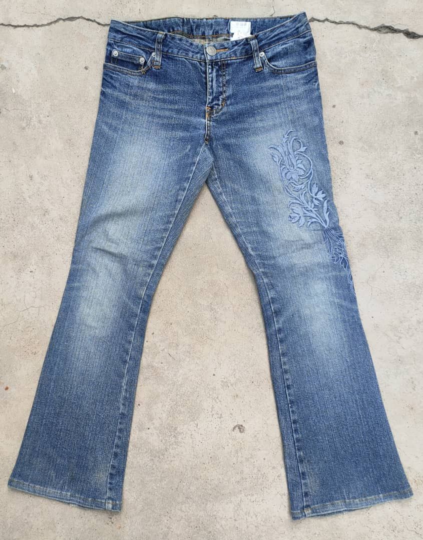 Japanese Brand Takeo Kikuchi Embroidered flare Denim Size 30" / US 8 / IT 44 - 1 Thumbnail