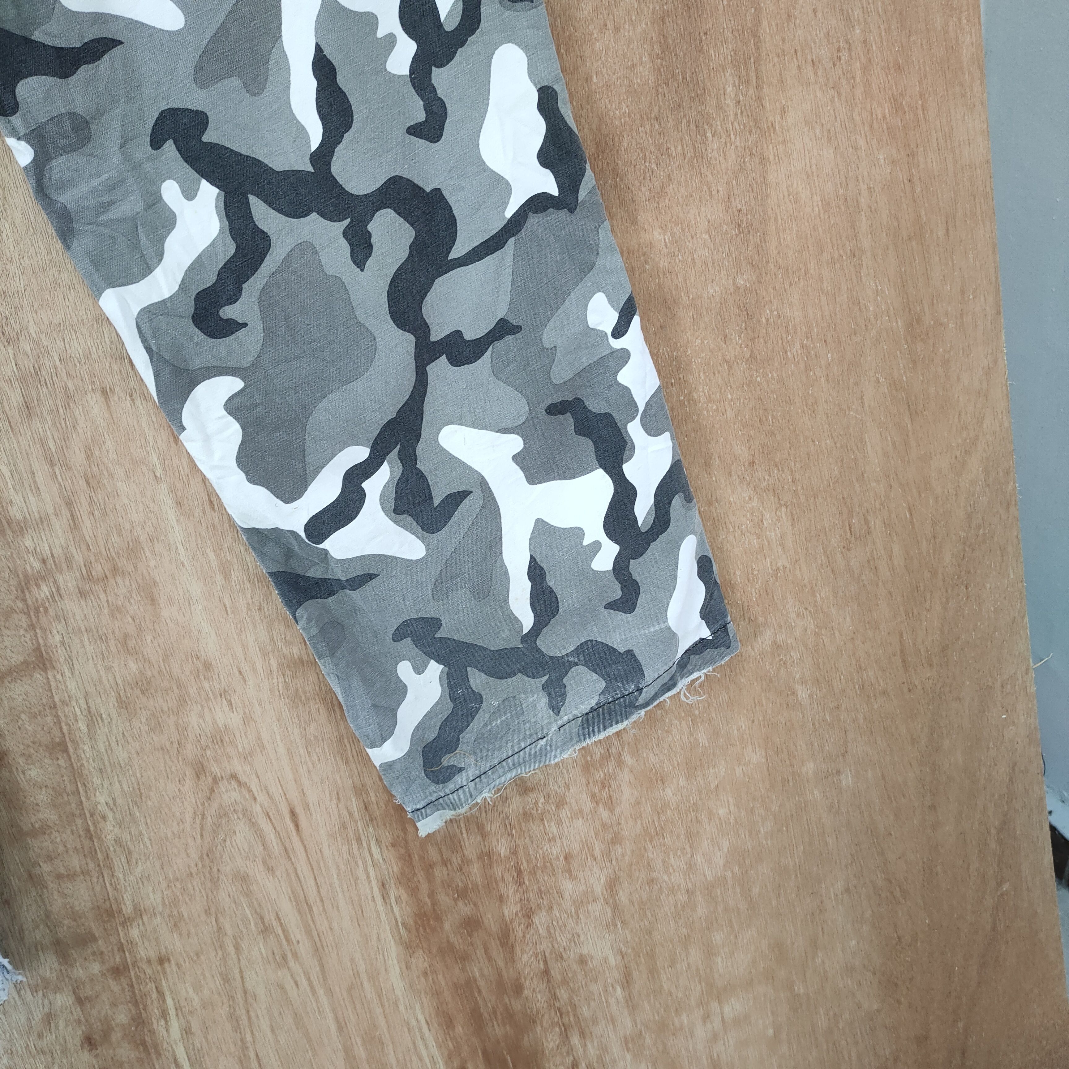 Japanese Brand DOG HOUSE CAMO FADED CARGO PANTS Size US 30 / EU 46 - 15 Thumbnail