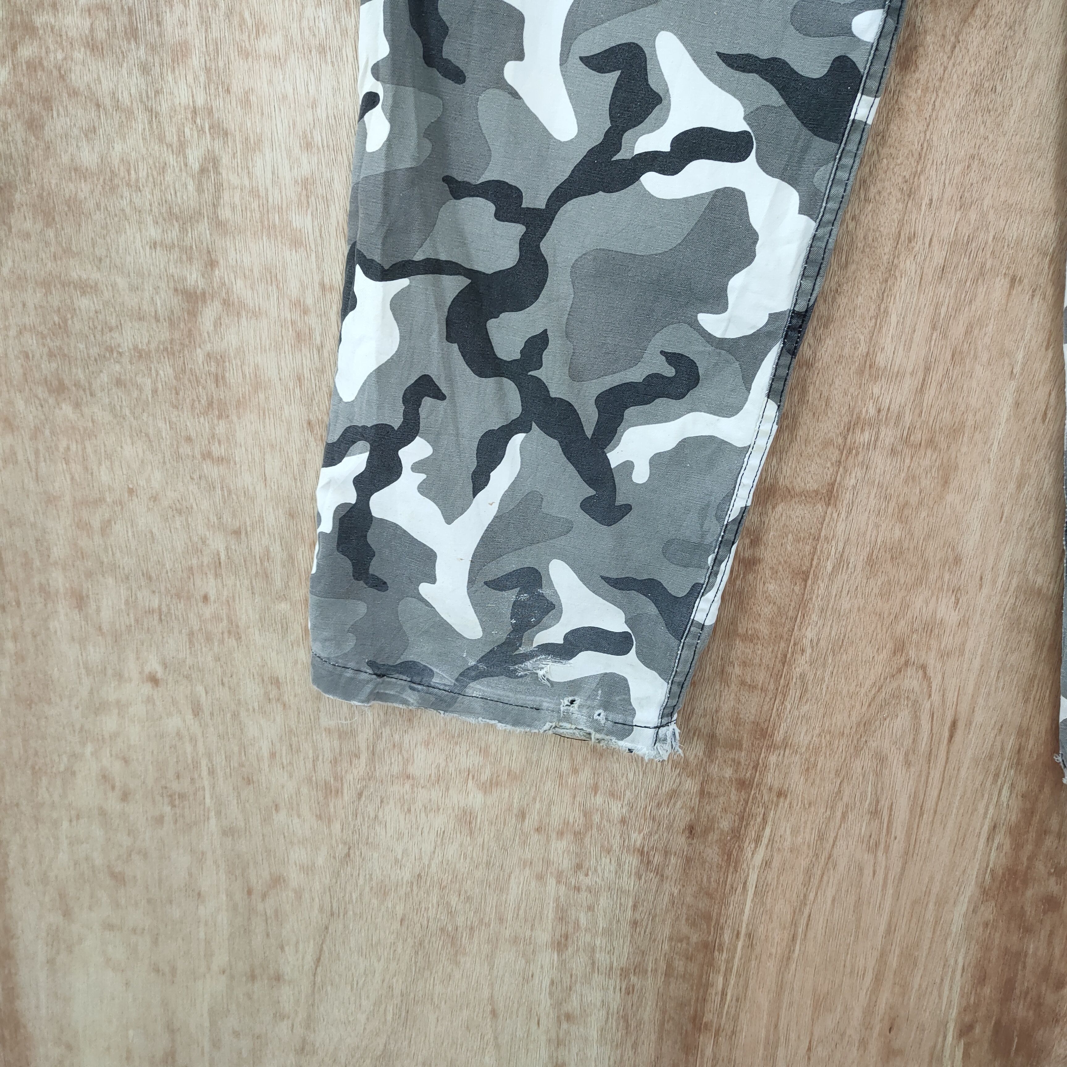 Japanese Brand DOG HOUSE CAMO FADED CARGO PANTS Size US 30 / EU 46 - 14 Thumbnail