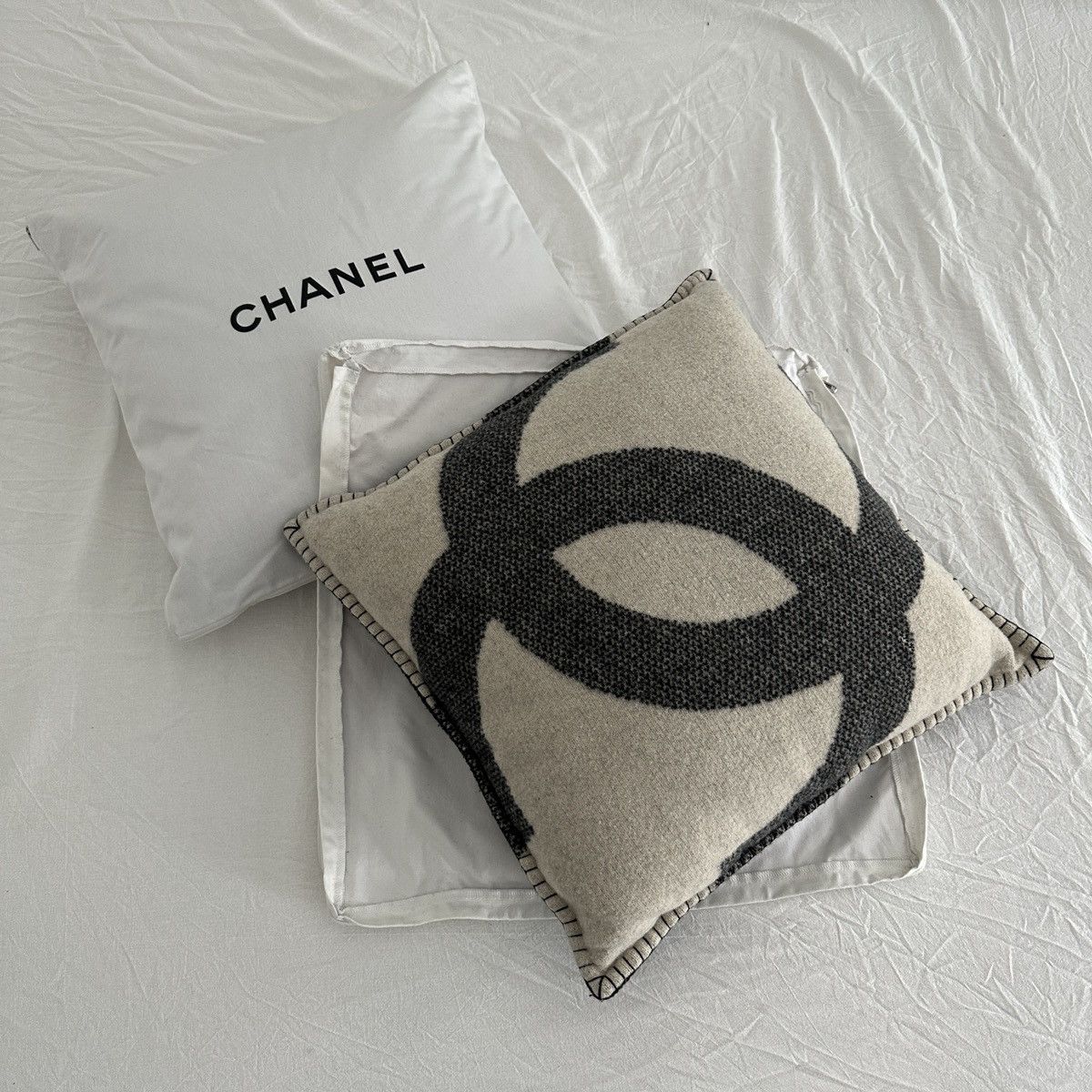 Chanel 2x Chanel Wool and Cashmere Mix Pillows Size ONE SIZE - 3 Thumbnail