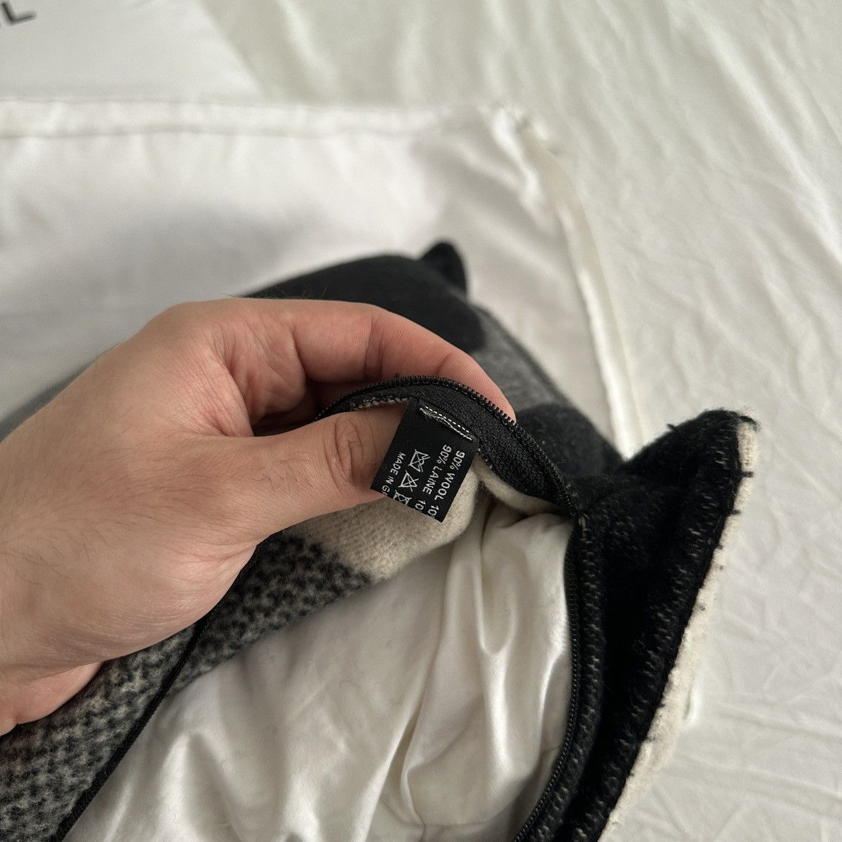 Chanel 2x Chanel Wool and Cashmere Mix Pillows Size ONE SIZE - 7 Thumbnail