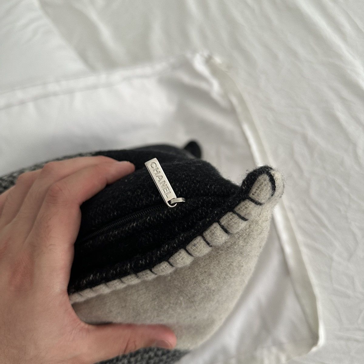 Chanel 2x Chanel Wool and Cashmere Mix Pillows Size ONE SIZE - 5 Thumbnail