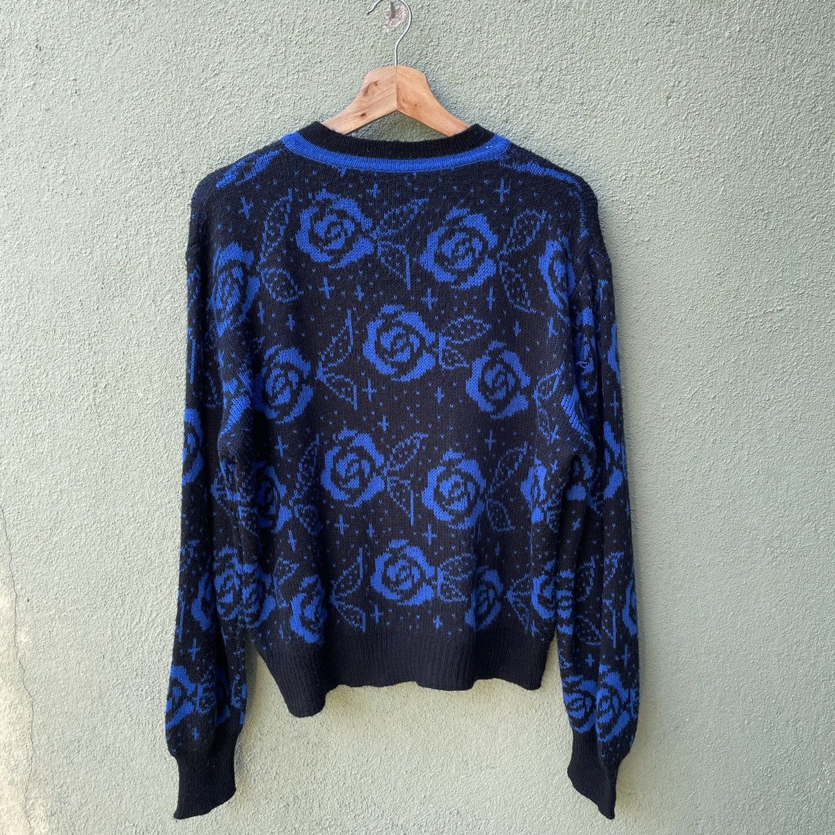 Aran Isles Knitwear Japanese Vintage Flower Blue/Black Button Cardigan Knitwear Size US L / EU 52-54 / 3 - 9 Thumbnail