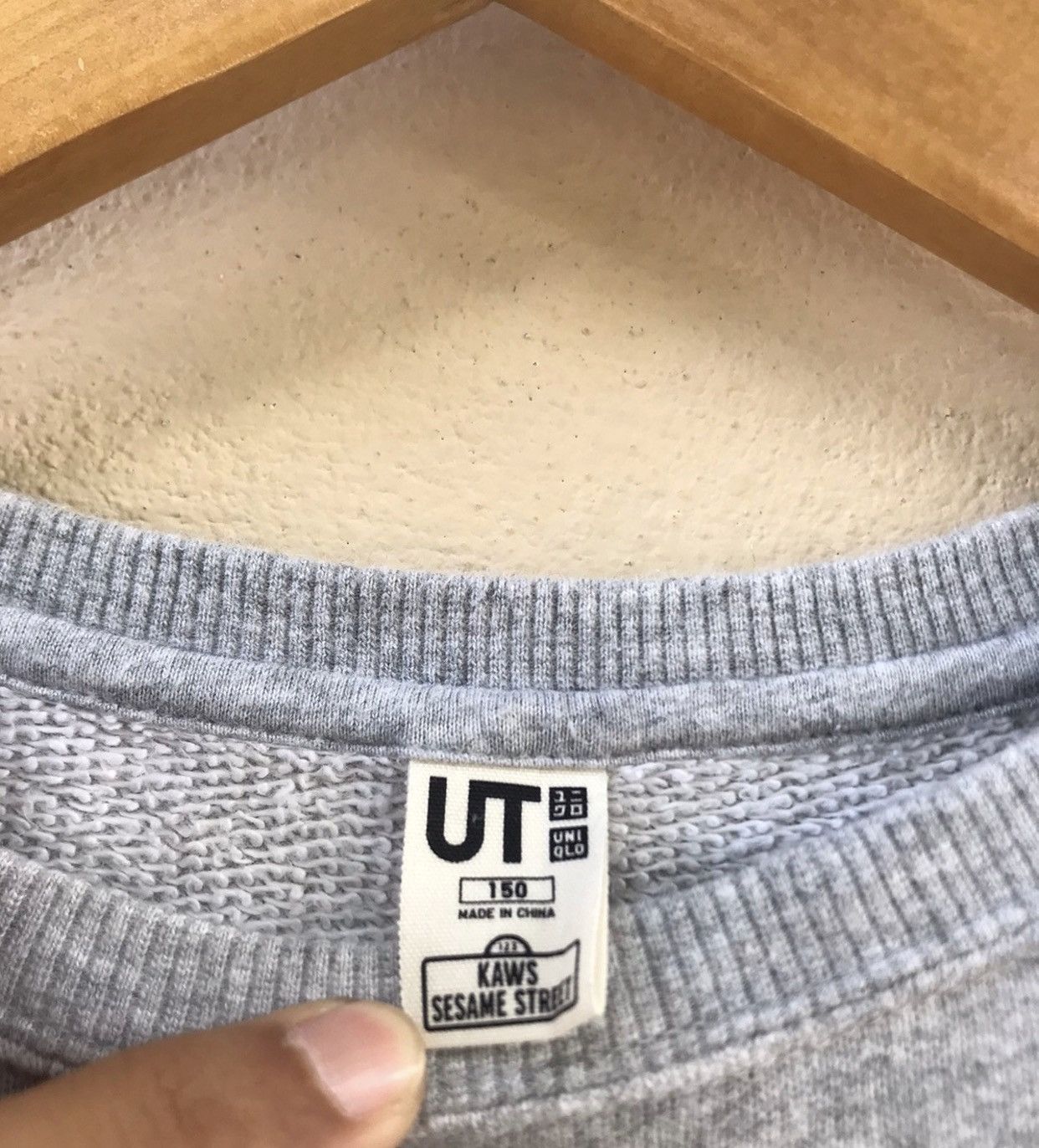 Kaws × Uniqlo Uniqlo Kaws Sesame Street Sweatshirt Size US S / EU 44-46 / 1 - 5 Thumbnail