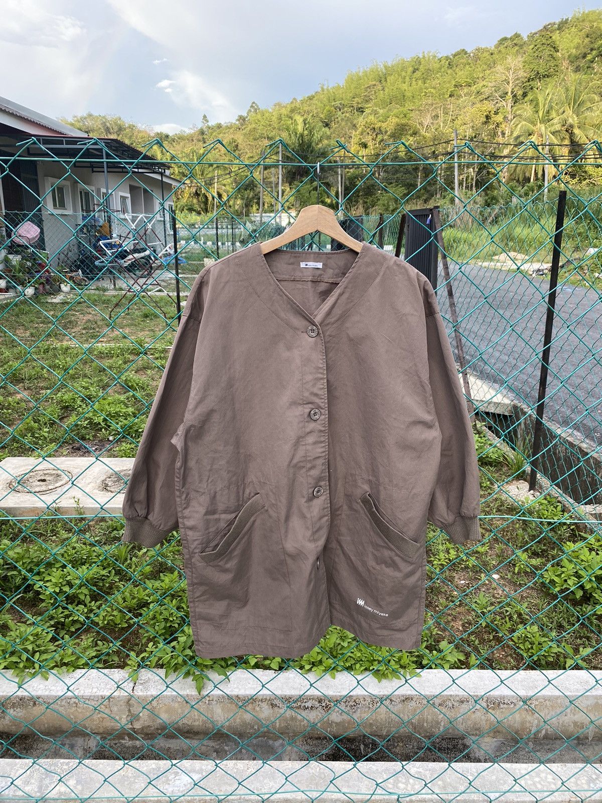 image of Cardigan Gcw23 Issey Miyake Studio Light Jacket in Brown, Men's (Size Large)
