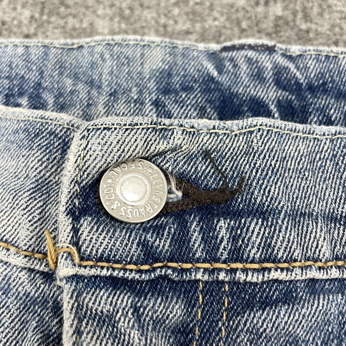 Levi's × Vintage Vintage Levi's 504 Distressed Light Wash wc-236 Size US 36 / EU 52 - 8 Thumbnail