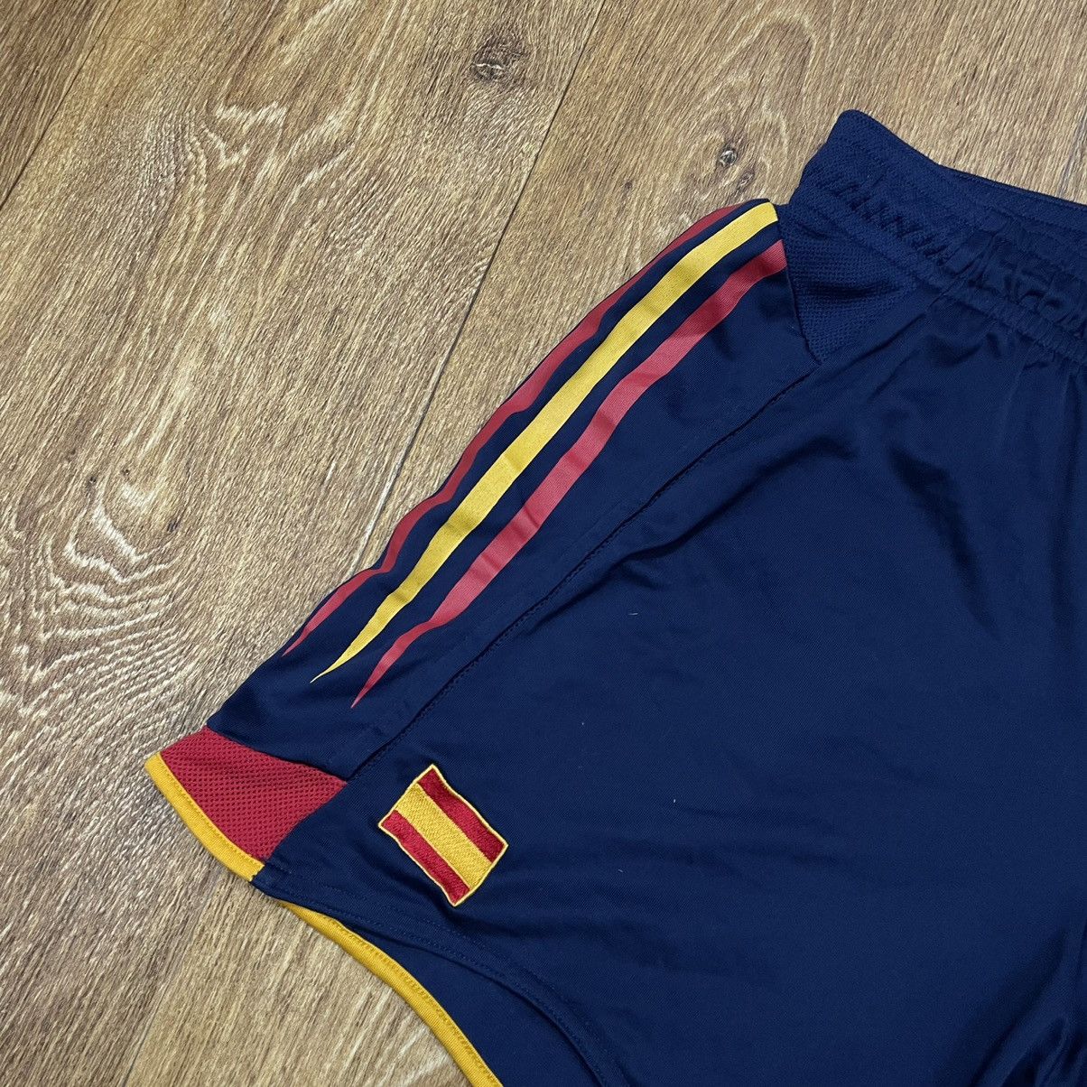 Vintage Adidas shorts streetwear y2k style casual S
