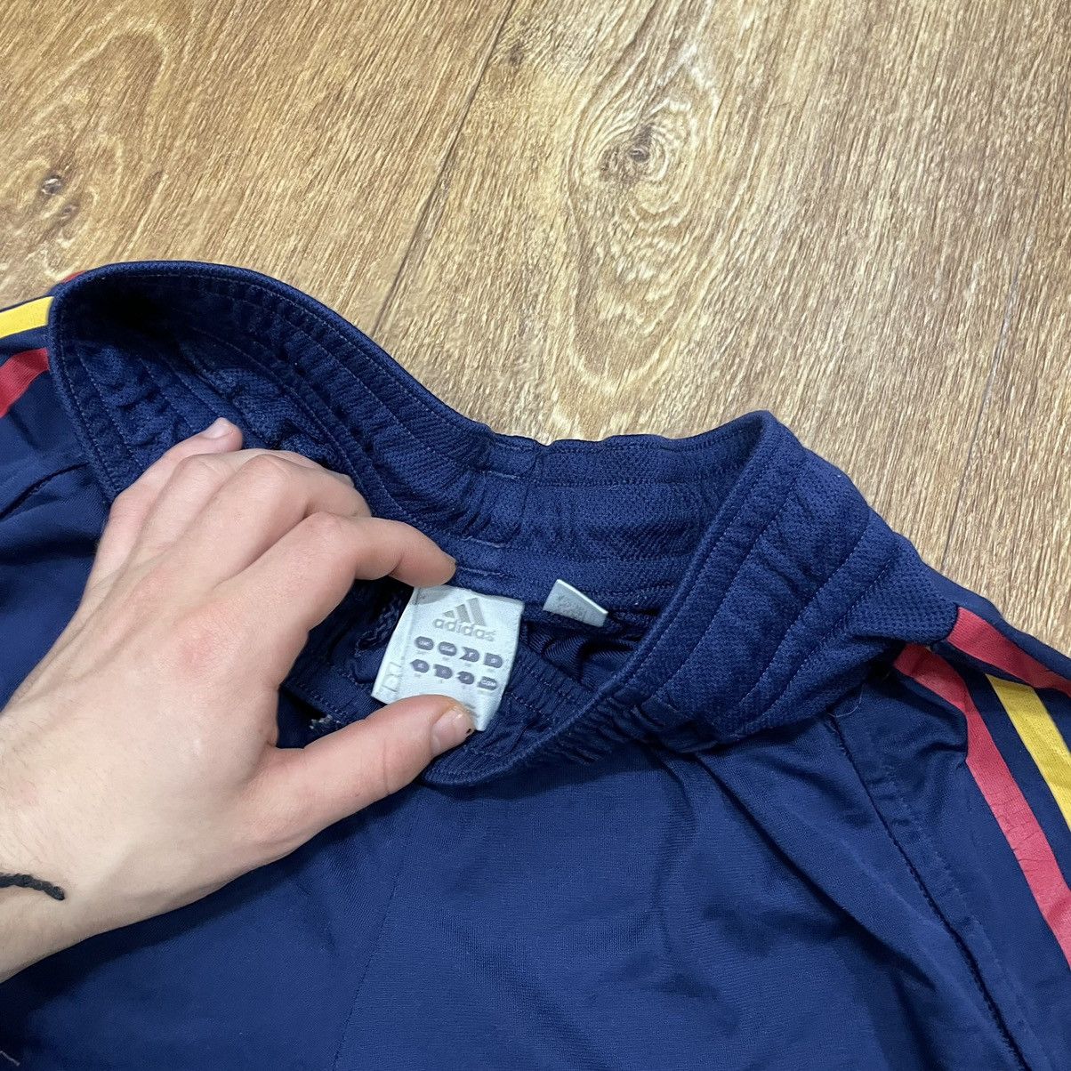 Vintage Adidas shorts streetwear y2k style casual S