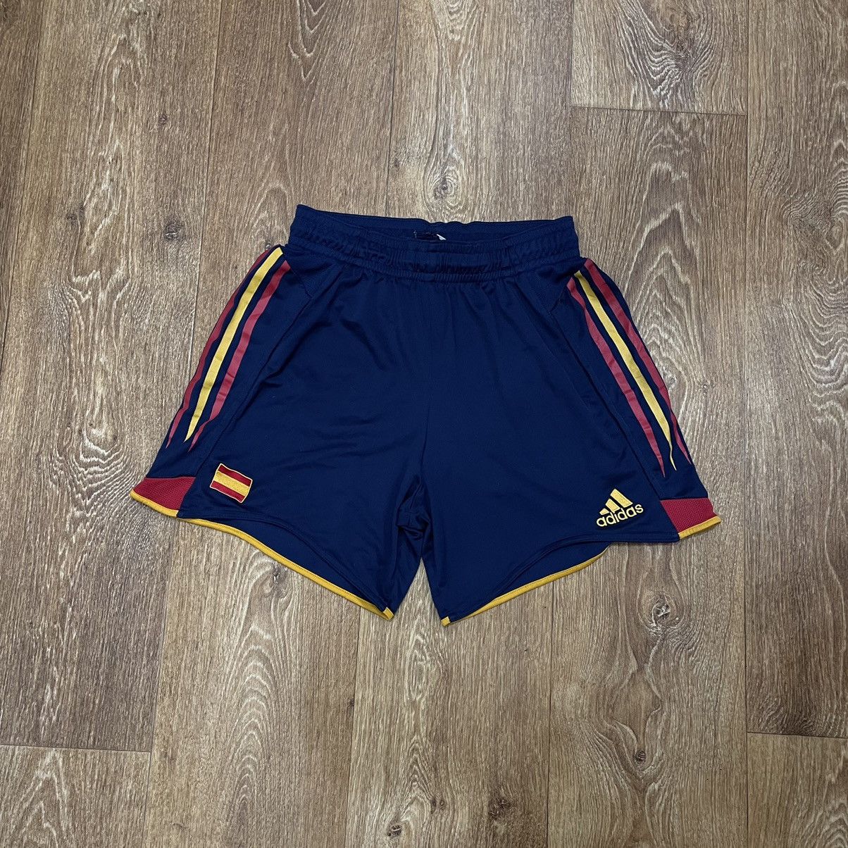 Vintage Adidas shorts streetwear y2k style casual S
