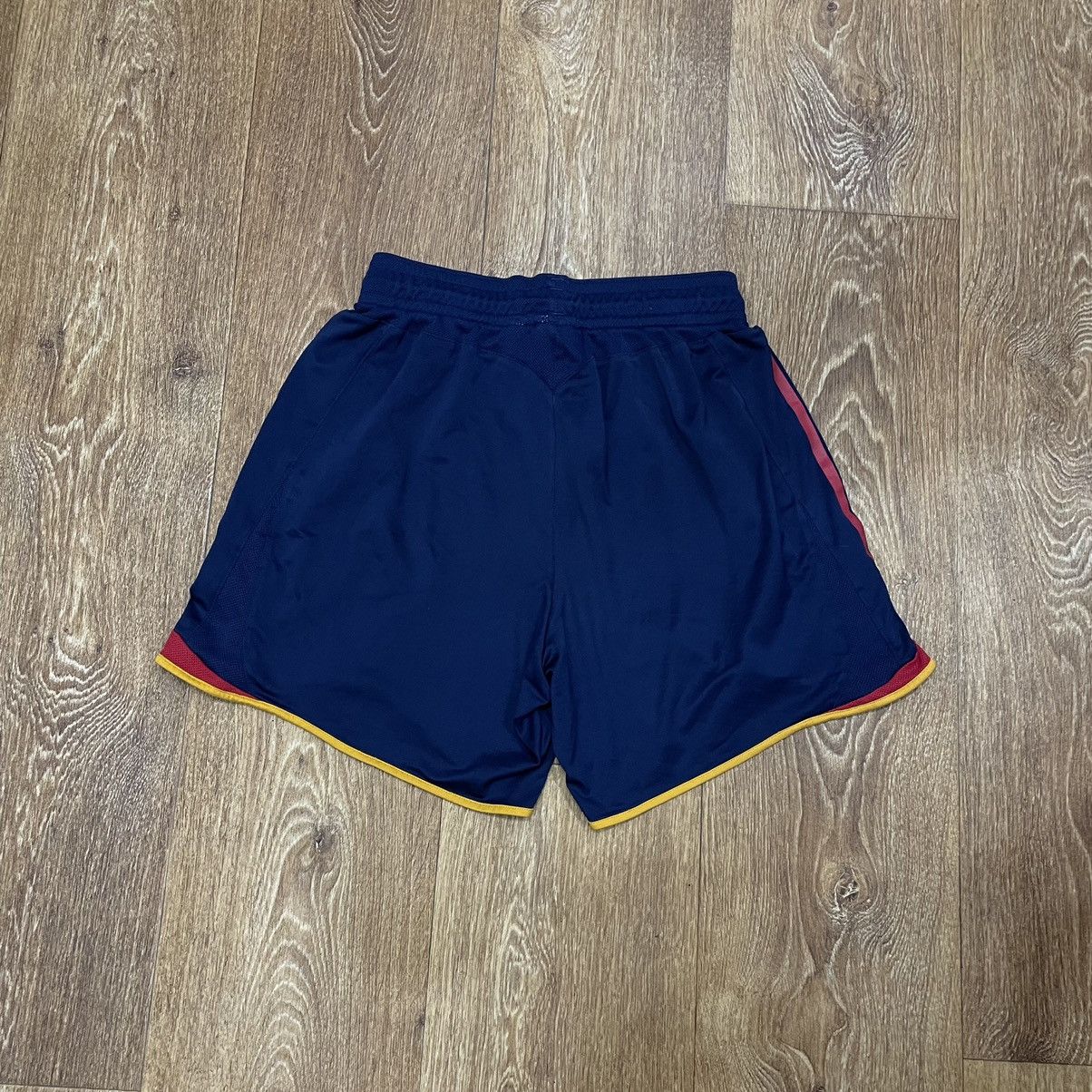 Vintage Adidas shorts streetwear y2k style casual S
