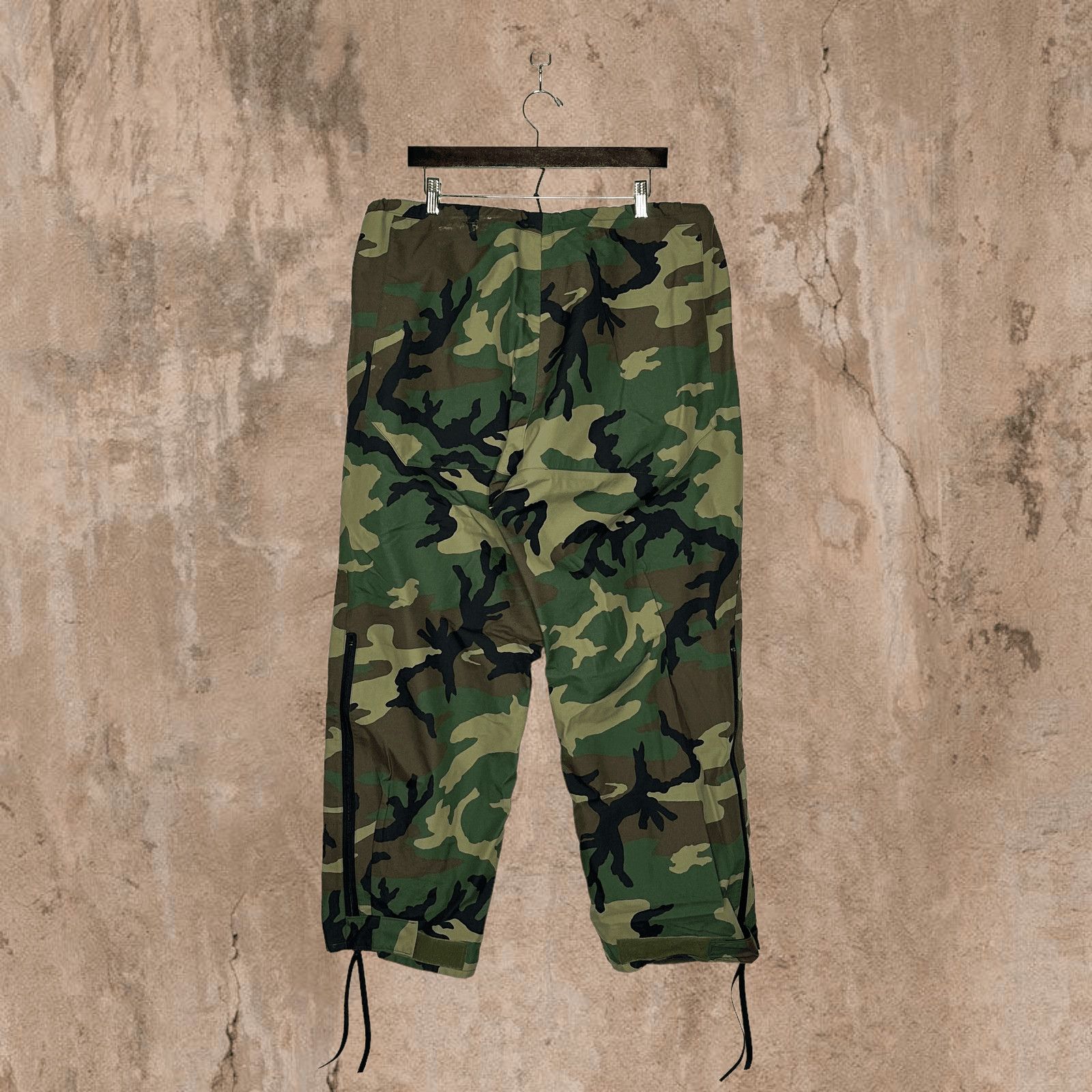 Vintage Nylon Military Camo Pants Baggy Fit Water Resistant Woodland Size US 36 / EU 52 - 1 Thumbnail