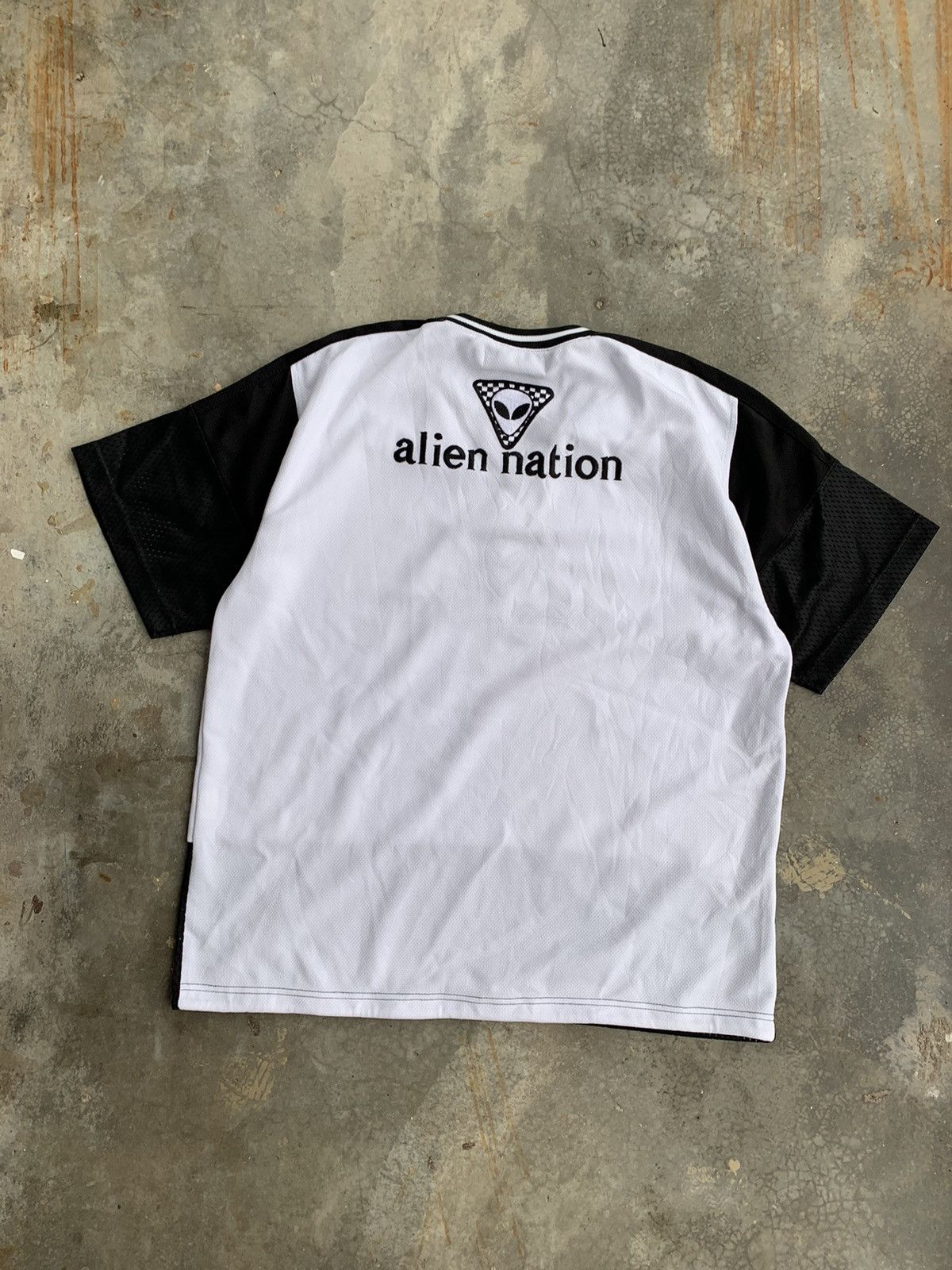 Alien Workshop × Rap Tees × Vintage Vintage Y2K Alien Nation Embroided Jersey Skateboard Tshirt Size US XL / EU 56 / 4 - 2 Thumbnail