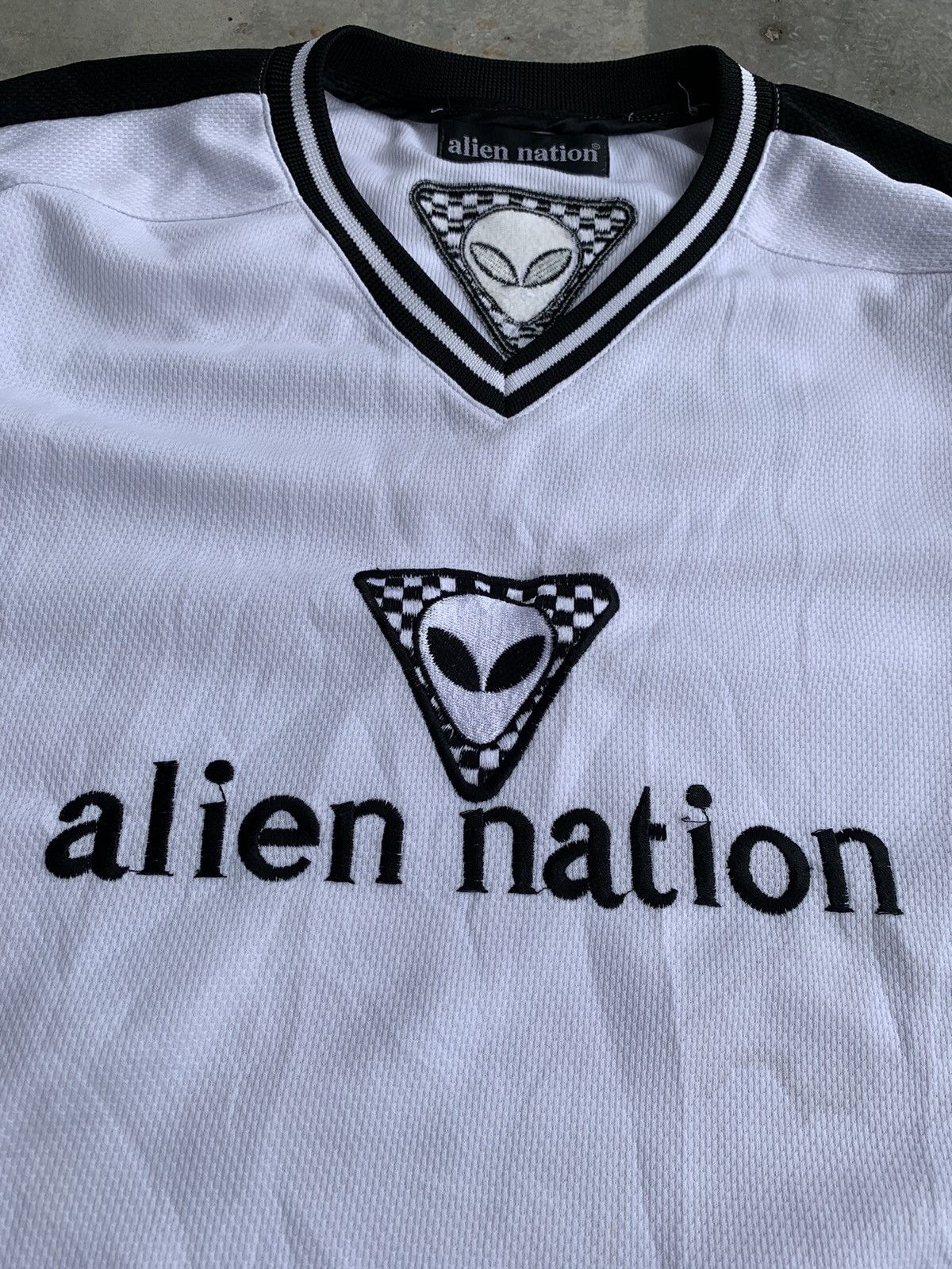 Alien Workshop × Rap Tees × Vintage Vintage Y2K Alien Nation Embroided Jersey Skateboard Tshirt Size US XL / EU 56 / 4 - 3 Thumbnail