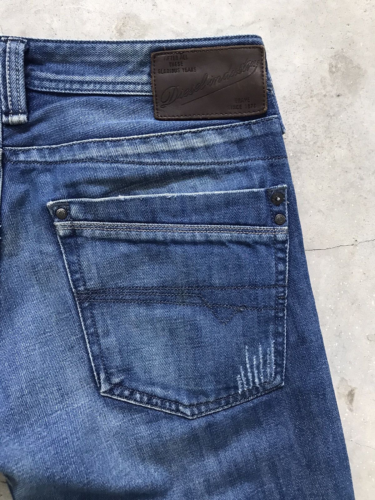 Diesel DIESEL TIMMEN Wash Denim Jeans Size US 31 - 11 Thumbnail
