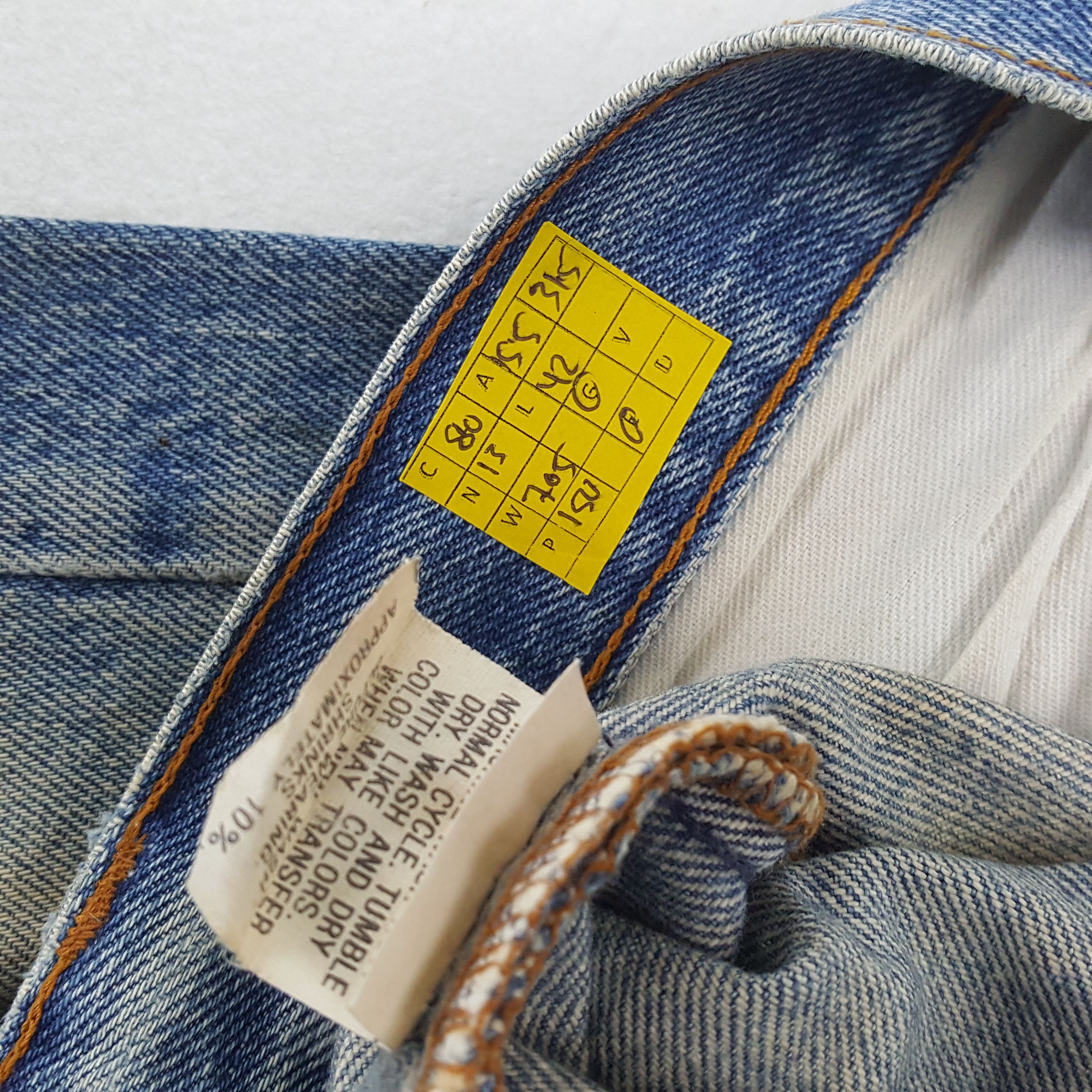 Levi's × Vintage Vintage LEVI'S Kurt Cobain Distressed Denim Style Jeans Size US 31 - 13 Thumbnail
