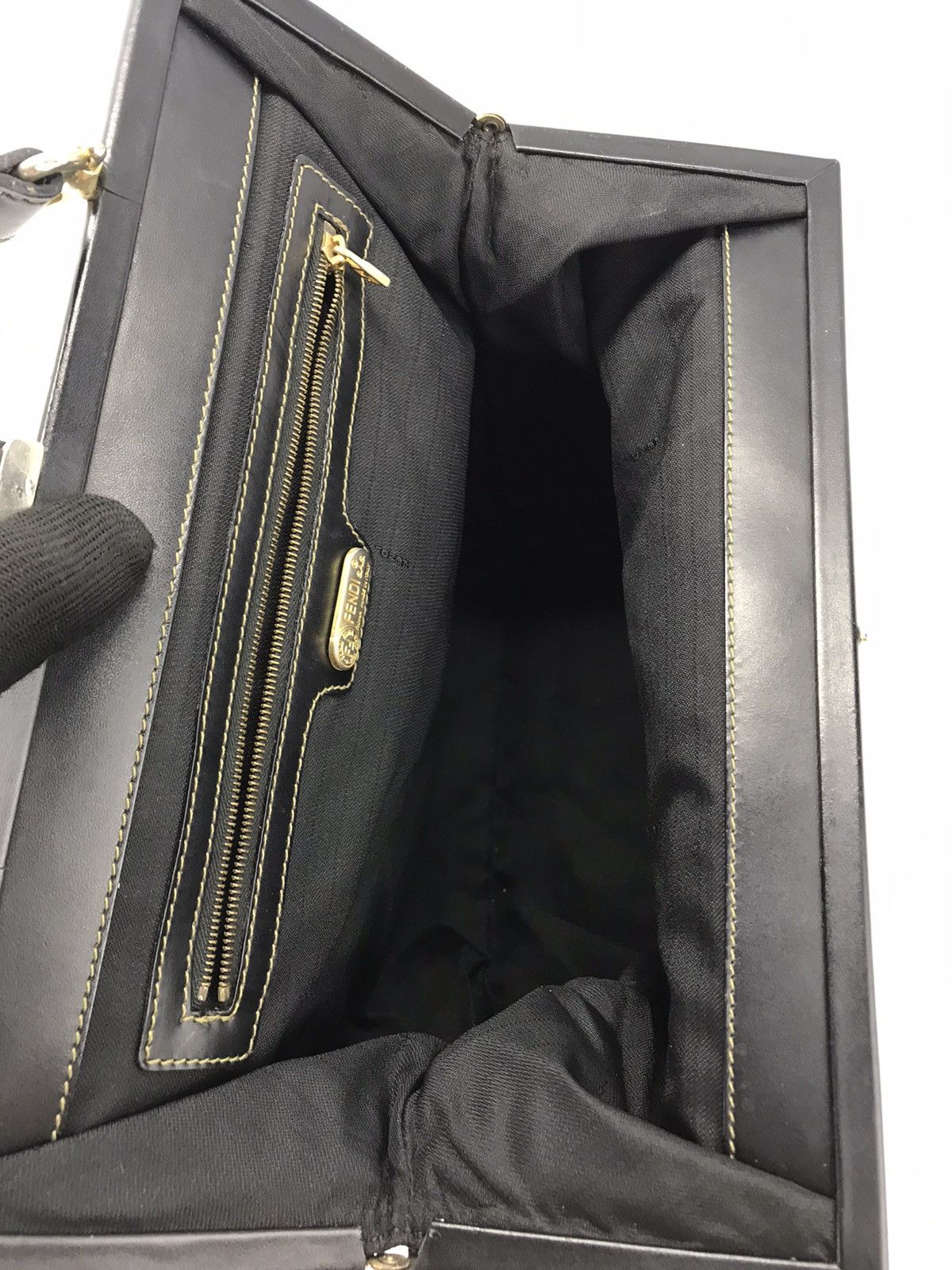 Fendi ❌Last Drop❌ 🔥Rare🔥 Auth Fendi Kelly Style one handle bag Size ONE SIZE - 25 Thumbnail