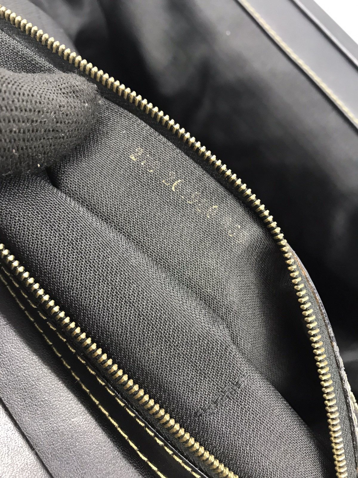 Fendi ❌Last Drop❌ 🔥Rare🔥 Auth Fendi Kelly Style one handle bag Size ONE SIZE - 23 Thumbnail