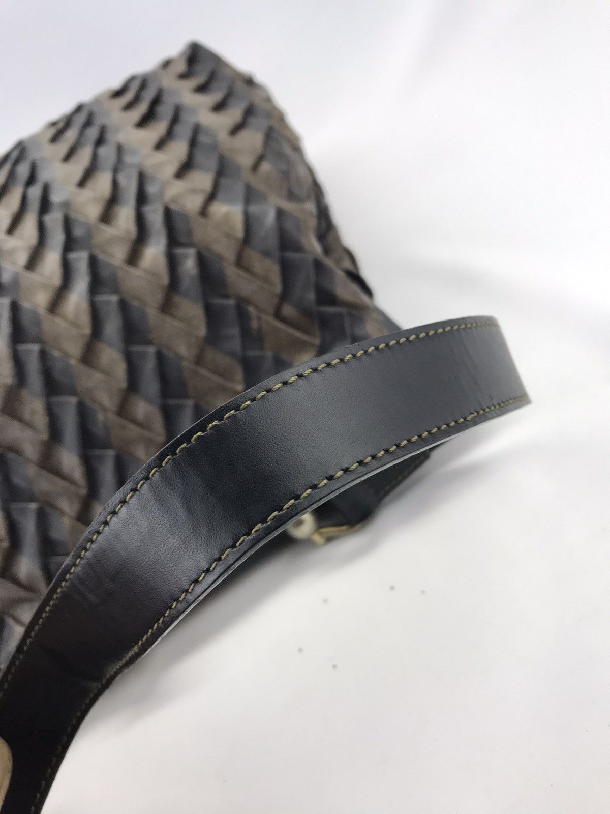Fendi ❌Last Drop❌ 🔥Rare🔥 Auth Fendi Kelly Style one handle bag Size ONE SIZE - 19 Thumbnail