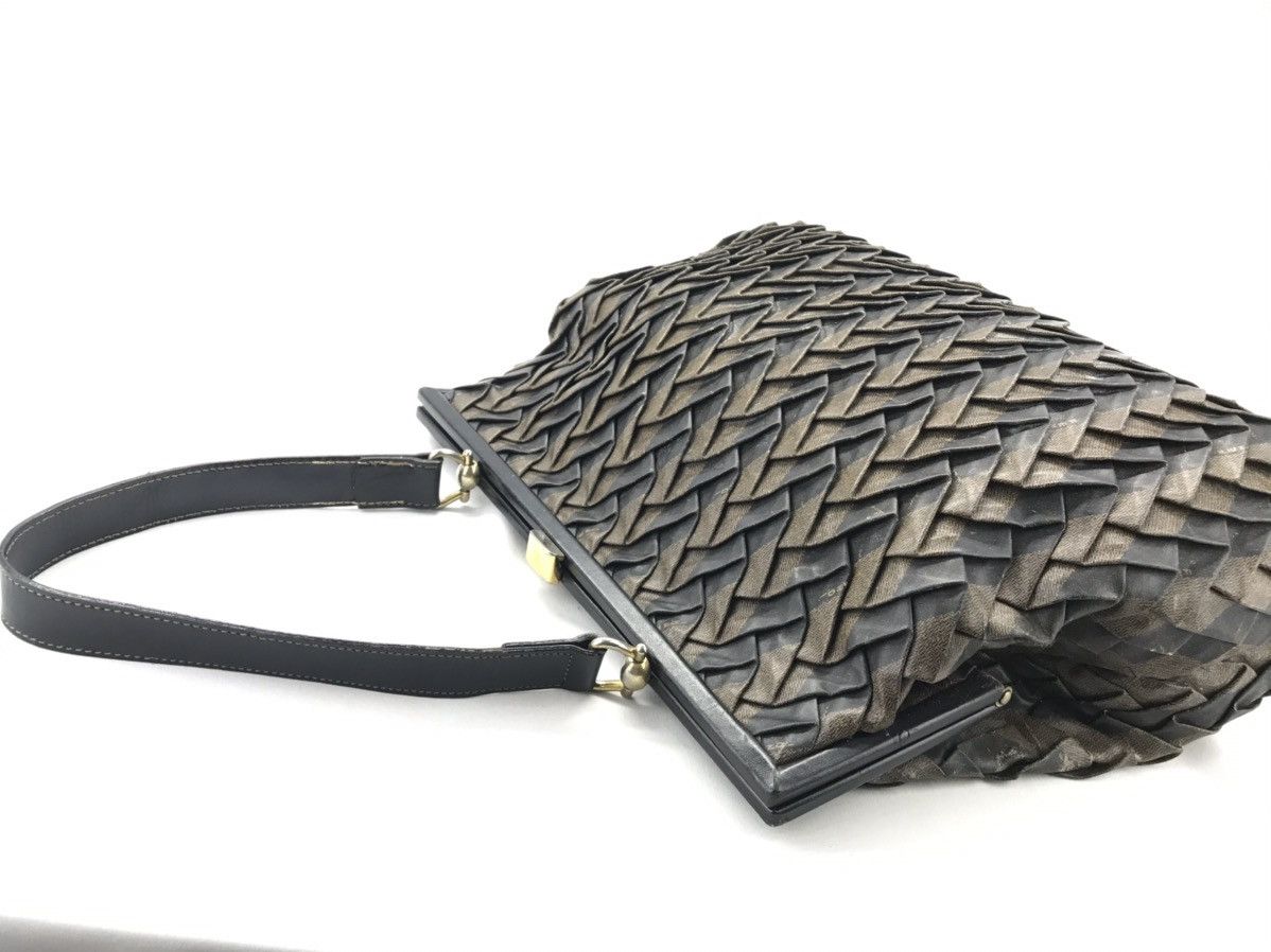 Fendi ❌Last Drop❌ 🔥Rare🔥 Auth Fendi Kelly Style one handle bag Size ONE SIZE - 16 Thumbnail