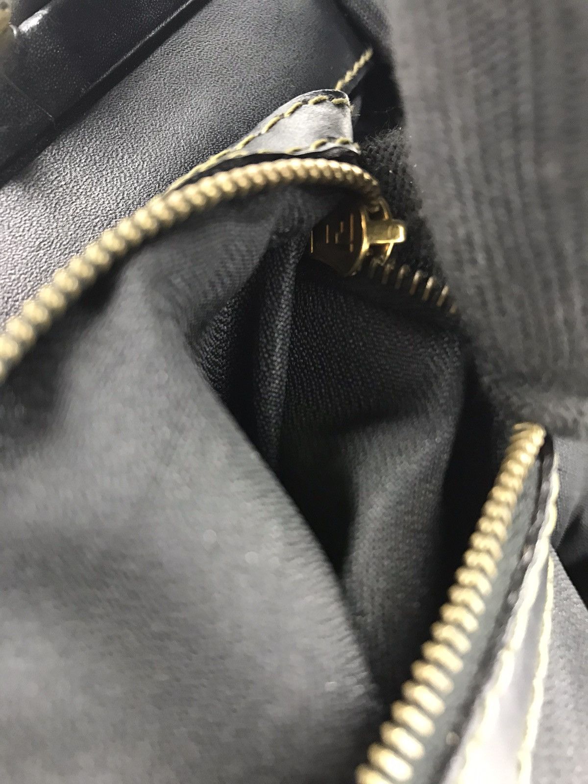 Fendi ❌Last Drop❌ 🔥Rare🔥 Auth Fendi Kelly Style one handle bag Size ONE SIZE - 22 Thumbnail