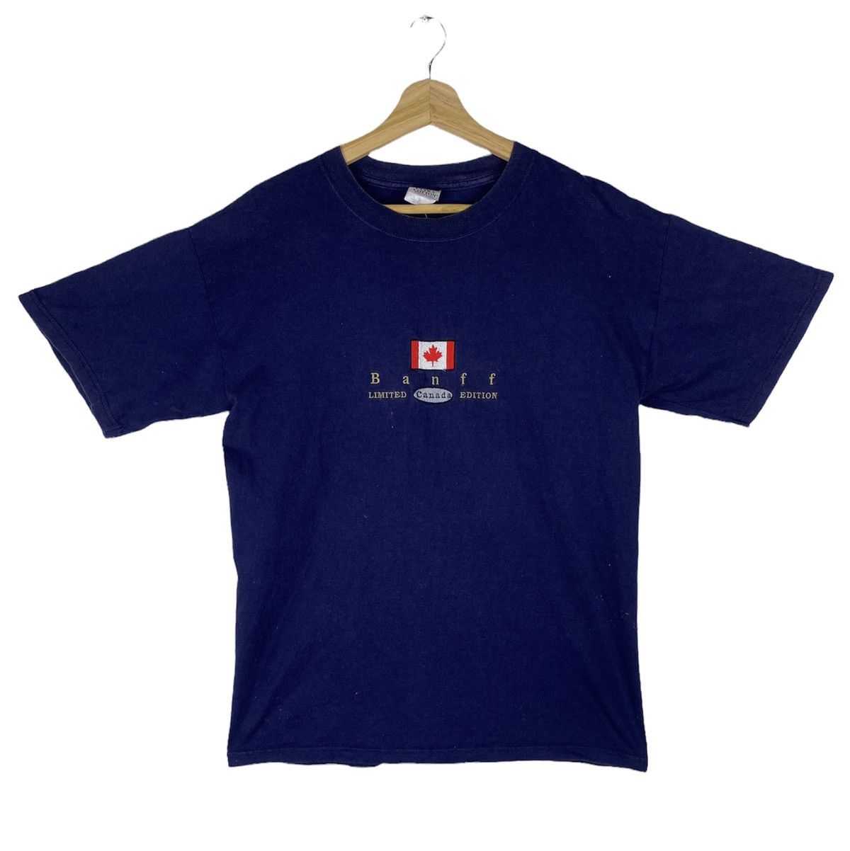 Vintage Vintage Banff Limited Canada Edition Embroidered T Shirt Size US M / EU 48-50 / 2 - 1 Thumbnail