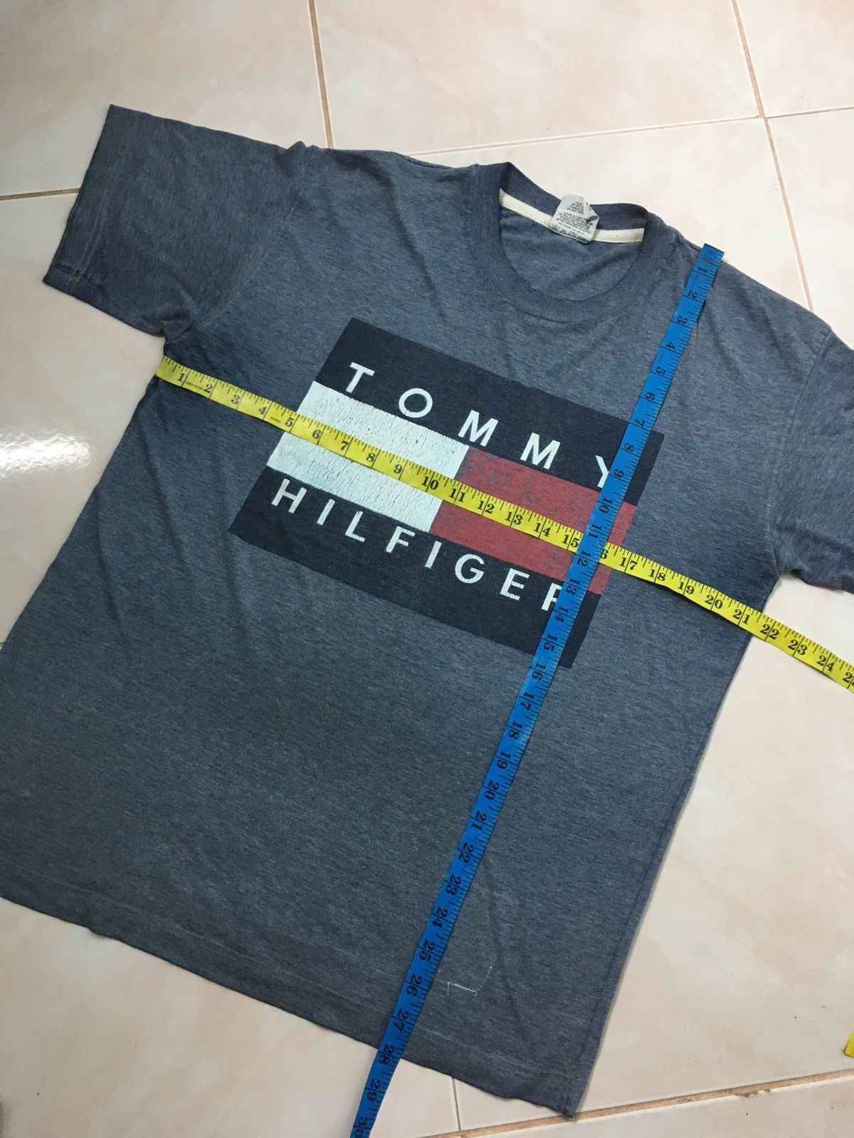 Tommy Hilfiger × Vintage Vintage Timmy Hilfiger Big Logo Tee Shirt Size US L / EU 52-54 / 3 - 6 Thumbnail