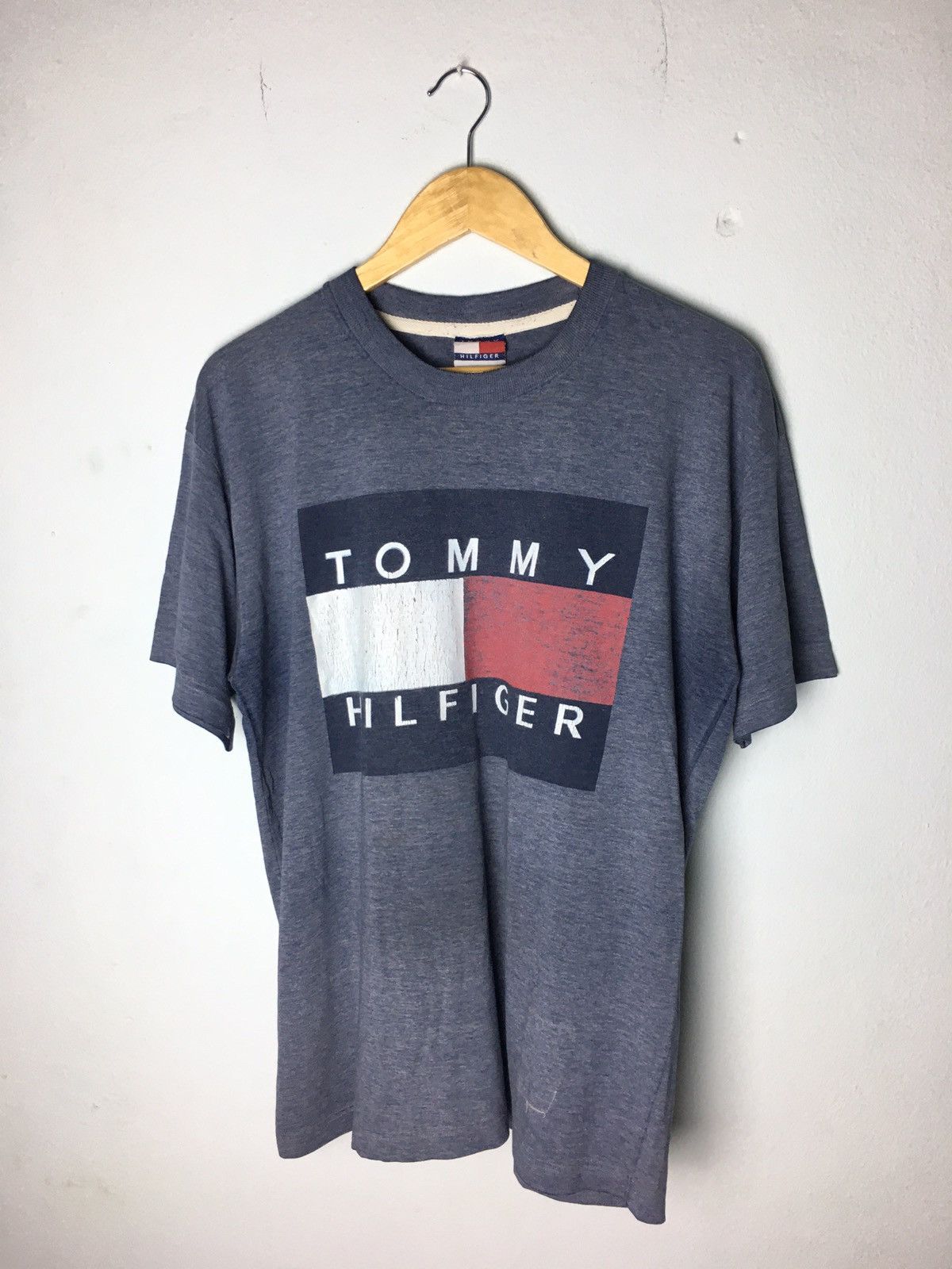 Tommy Hilfiger × Vintage Vintage Timmy Hilfiger Big Logo Tee Shirt Size US L / EU 52-54 / 3 - 1 Thumbnail
