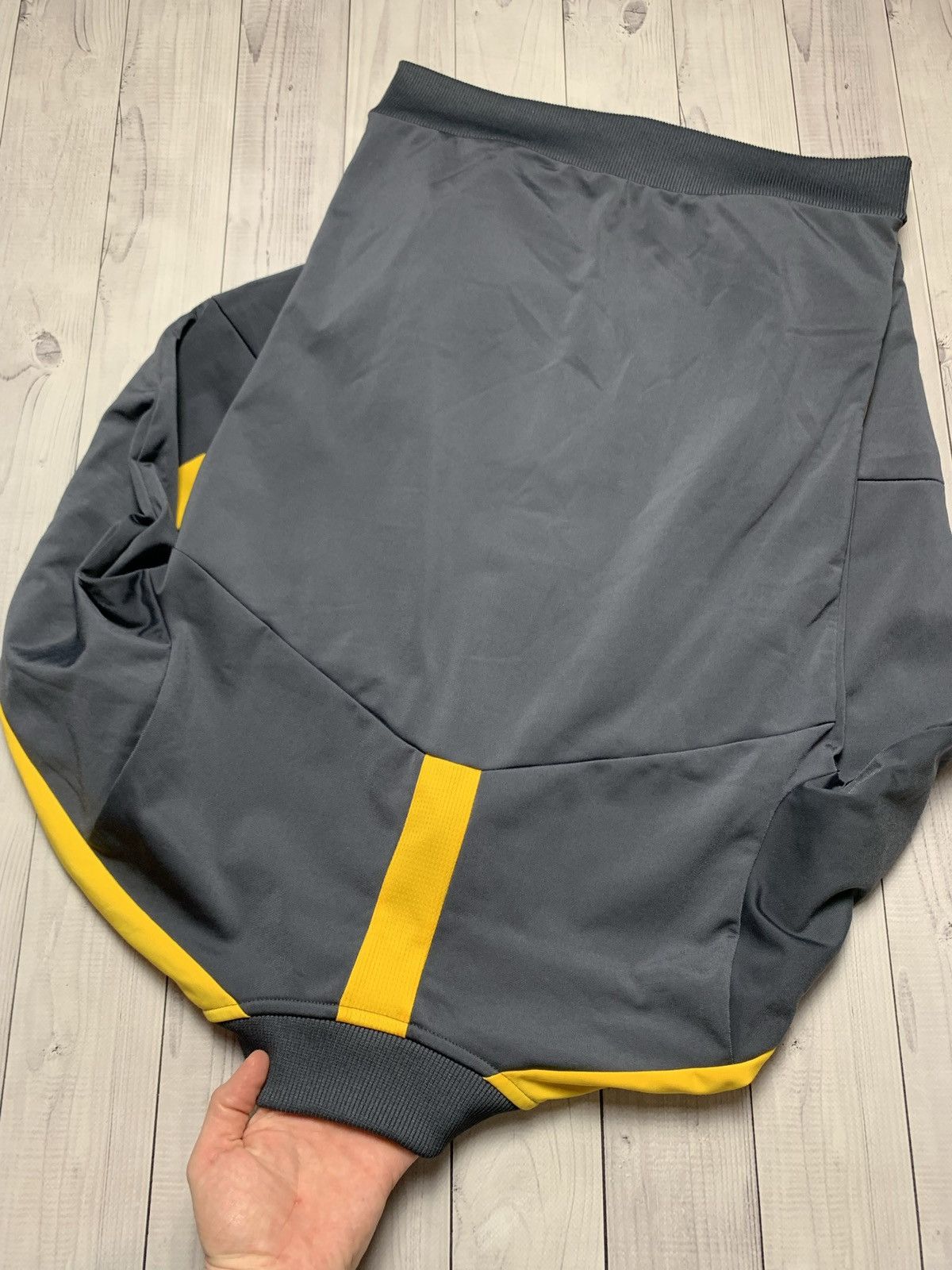 Puma × Vintage Vintage Arsenal track jacket puma size Xs yellow line rare Size US XS / EU 42 / 0 - 7 Thumbnail