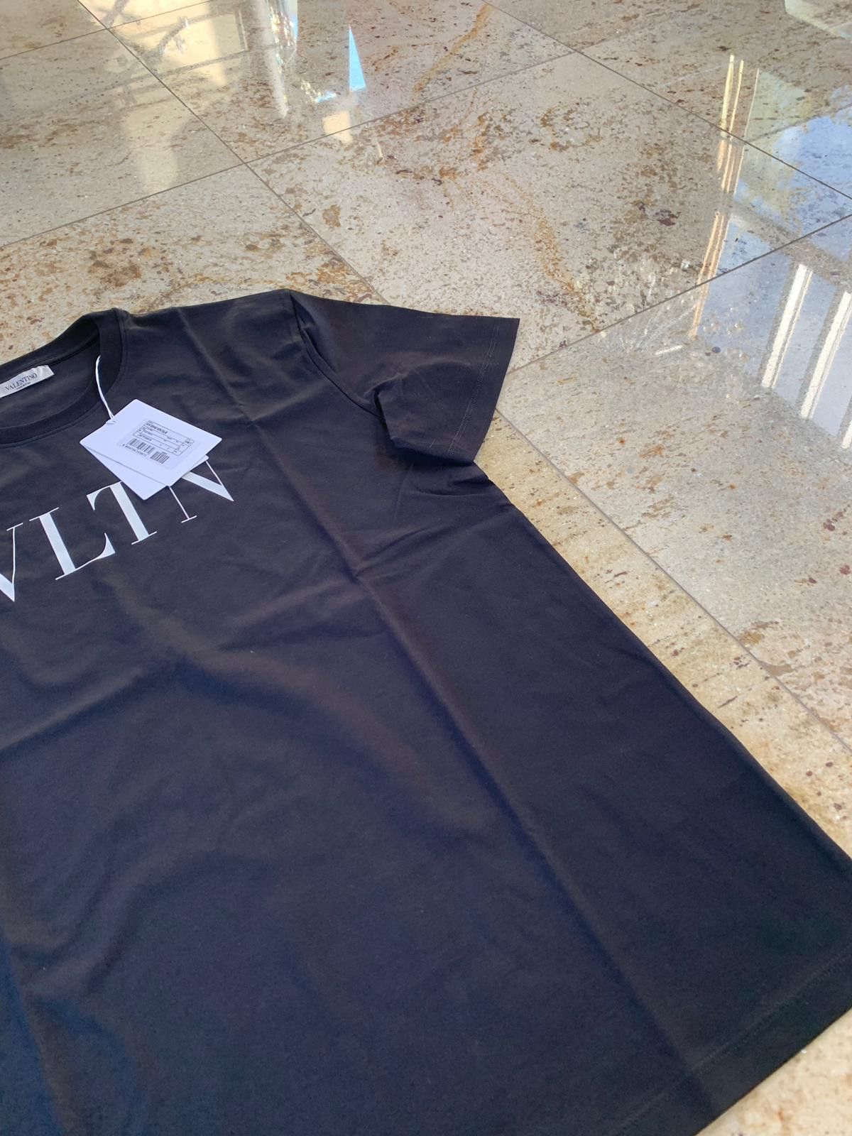 Valentino Logo Tee, SS in Black Size US S / EU 44-46 / 1 - 9 Thumbnail
