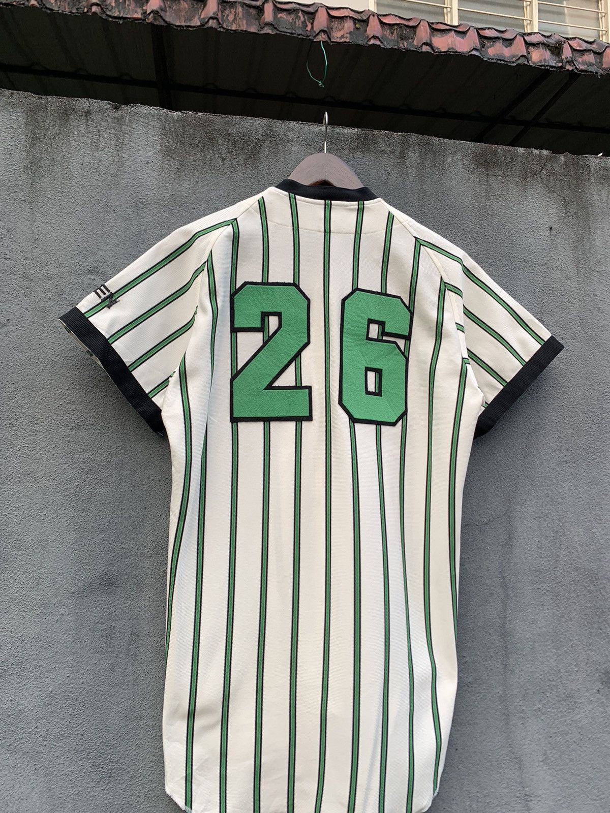 Descente ⚾️Vintage WINGS 26 Beautiful Striped Baseball Jersey Size US S / EU 44-46 / 1 - 7 Thumbnail