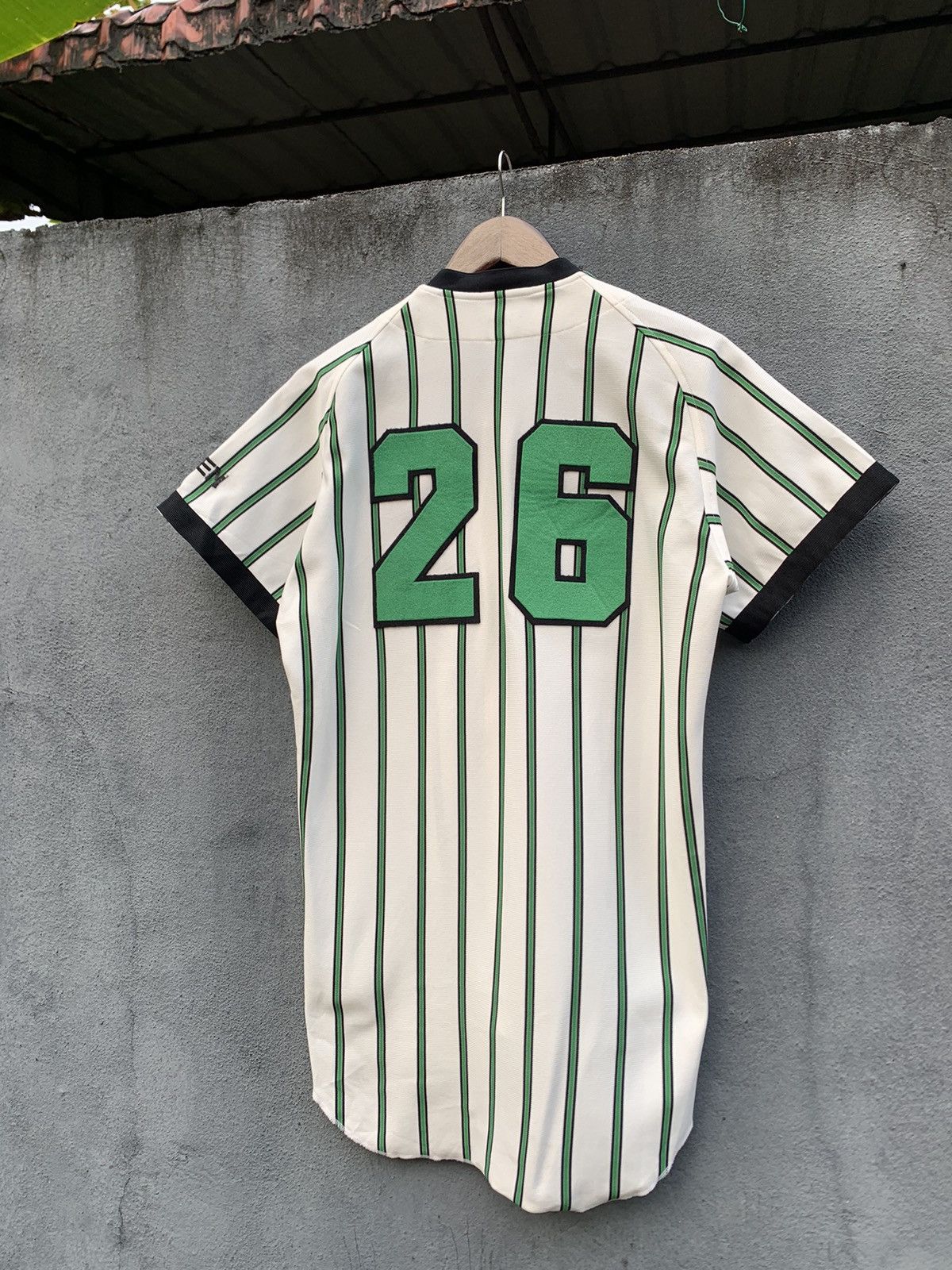Descente ⚾️Vintage WINGS 26 Beautiful Striped Baseball Jersey Size US S / EU 44-46 / 1 - 9 Thumbnail