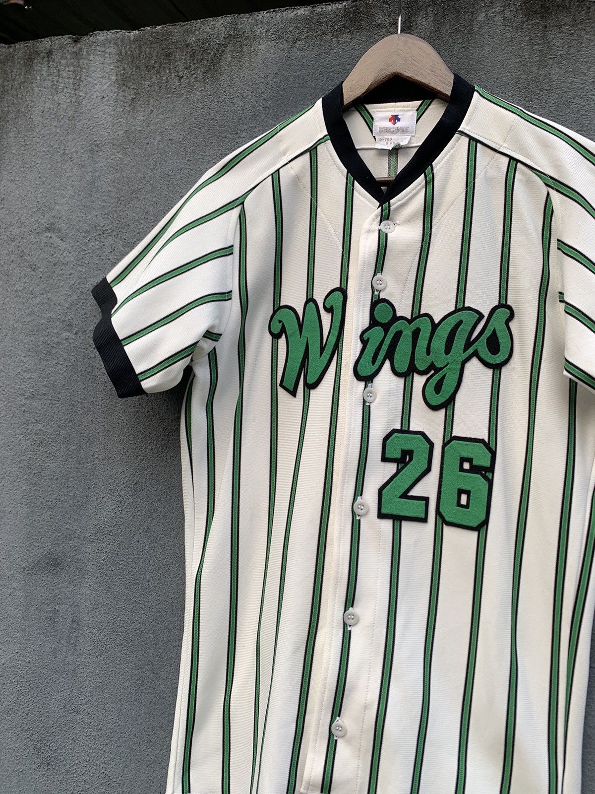 Descente ⚾️Vintage WINGS 26 Beautiful Striped Baseball Jersey Size US S / EU 44-46 / 1 - 6 Thumbnail