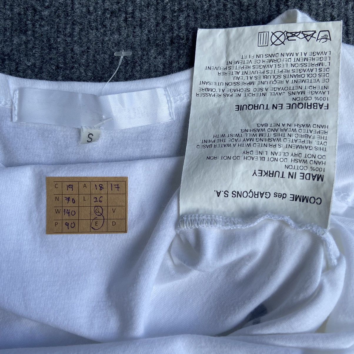 Comme des Garcons × Vintage Japanese Designer COMME DES GARCONS Parfums tshirt Size US S / EU 44-46 / 1 - 4 Thumbnail