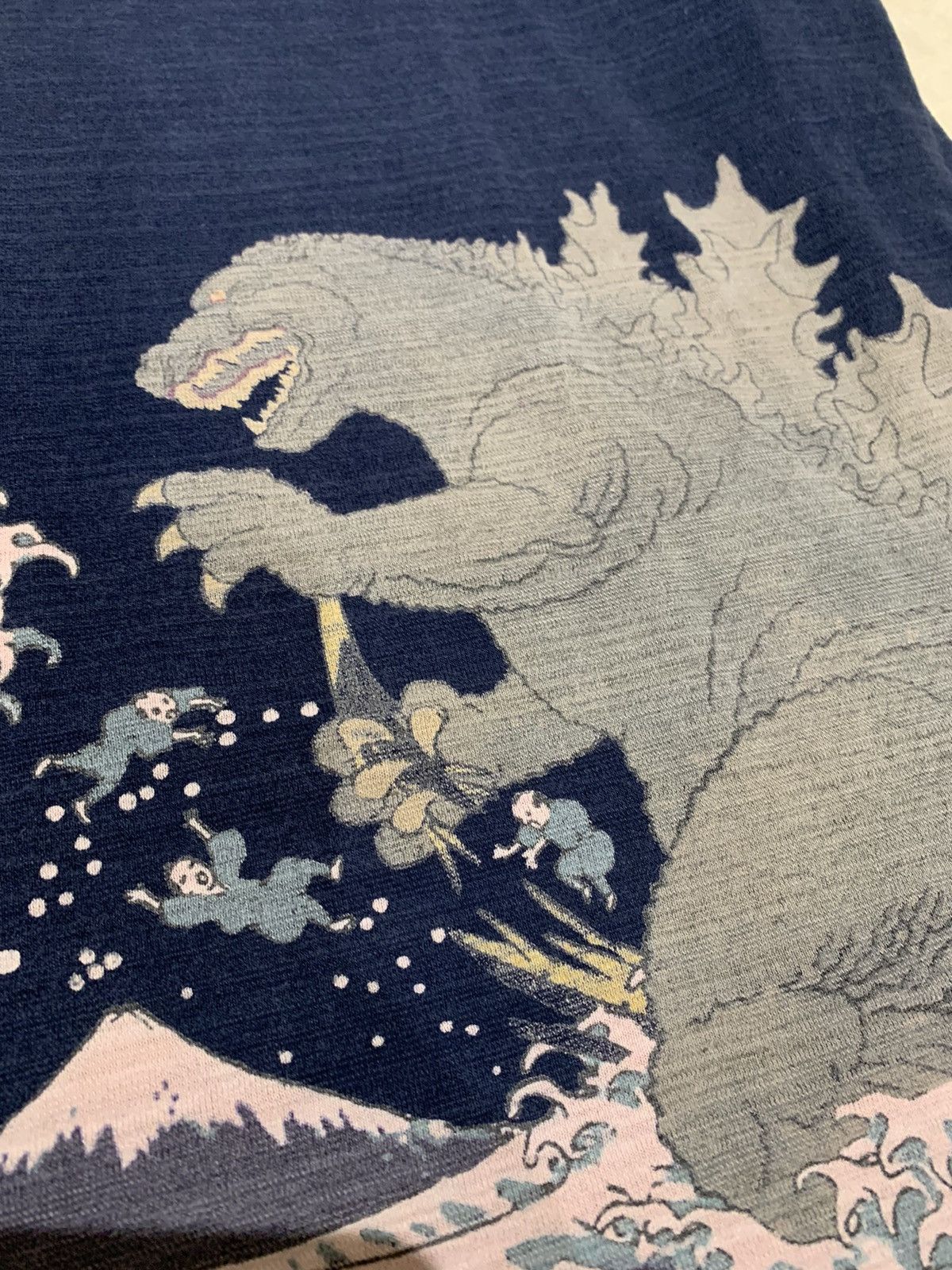 Japanese Brand Godzilla Tsunami Tee Size US L / EU 52-54 / 3 - 2 Thumbnail