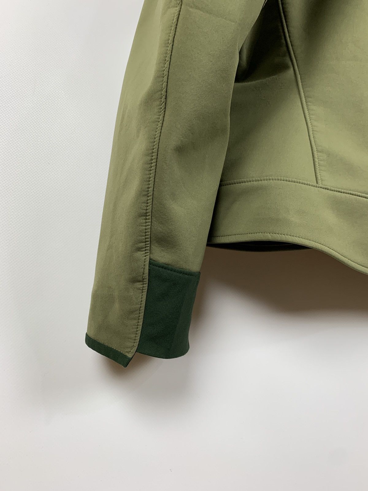 Arc'teryx Vintage Arcteryx Women’s Softshell Khaki Jacket Size XL / US 12-14 / IT 48-50 - 16 Thumbnail
